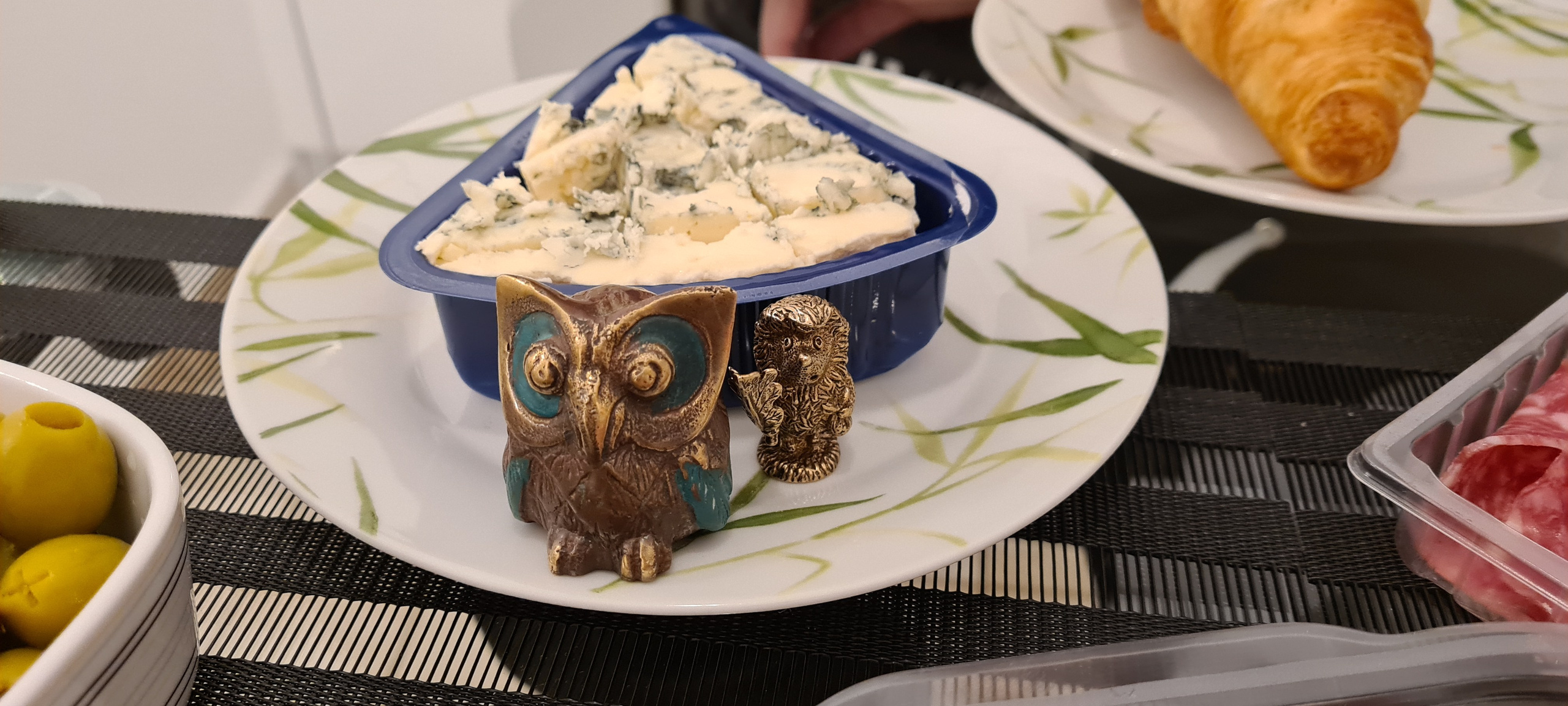 Ёжик и сова. Фотографии