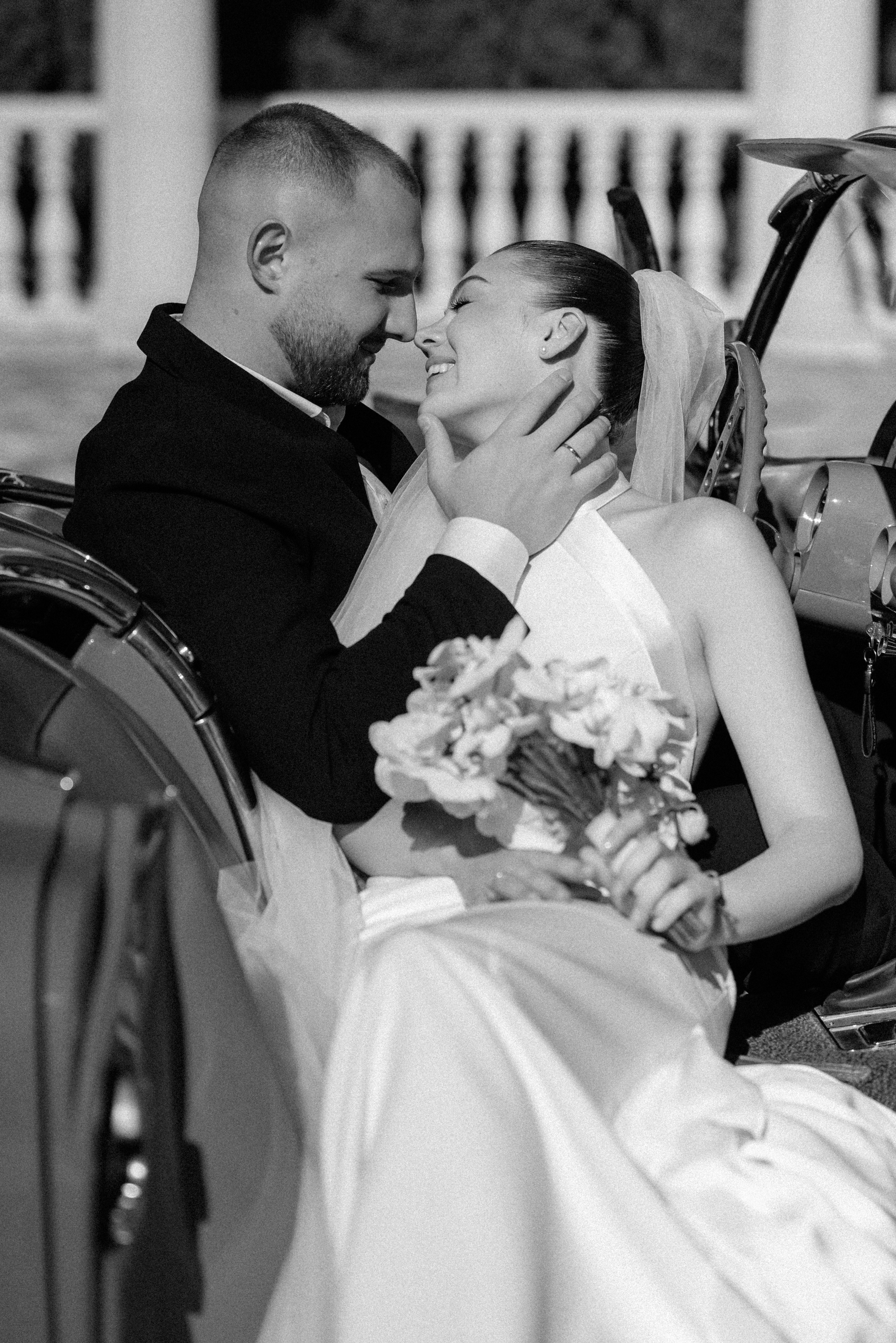 Wedding day in VERSAL PARK. Wedding PHOTOGRAPHER Andrew Vnukov