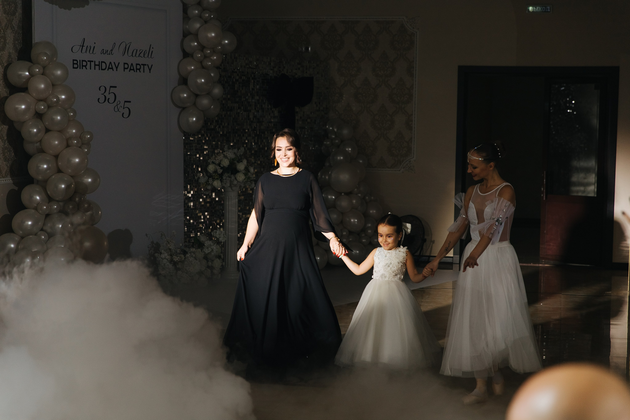 Ани и Назели. 35&5 День рождения, «Янтарь». Фотограф в Красноярске Надежда Воскресенская