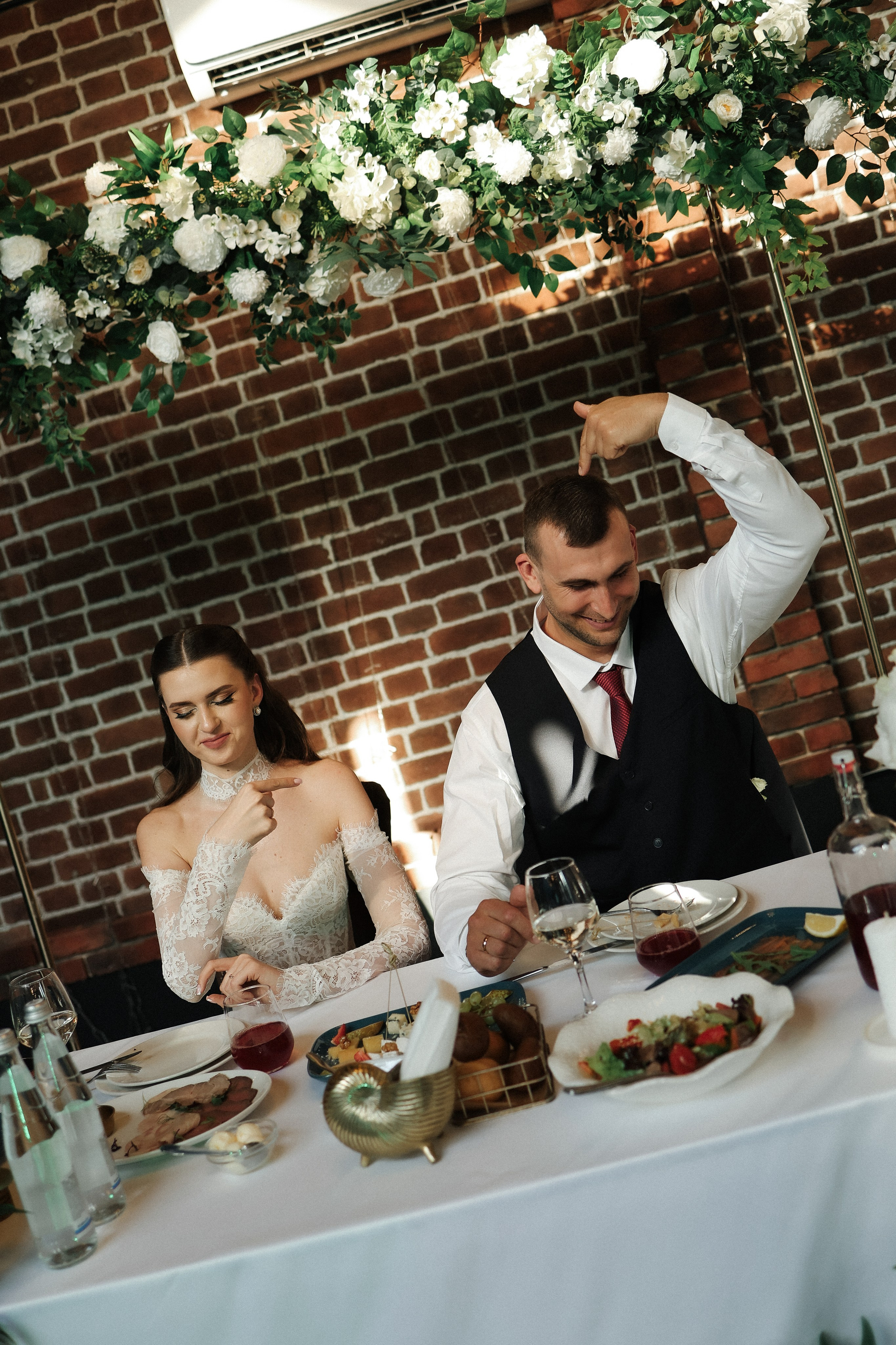 И. + А. Усадьба Воронцово, Radisson Blu Olympiyskiy, банкет в ресторане Mansard Restaurant And Hall. Свадебный и семейный фотограф в Москве Света Снимает