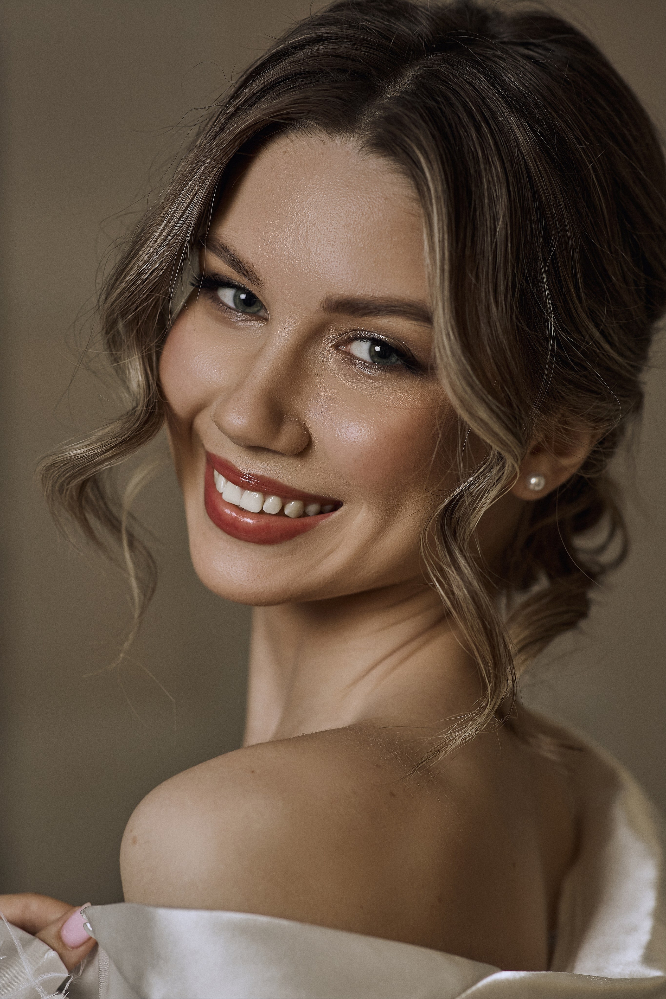 Утро невесты в отеле. Фотограф в Твери Helga J. Fox