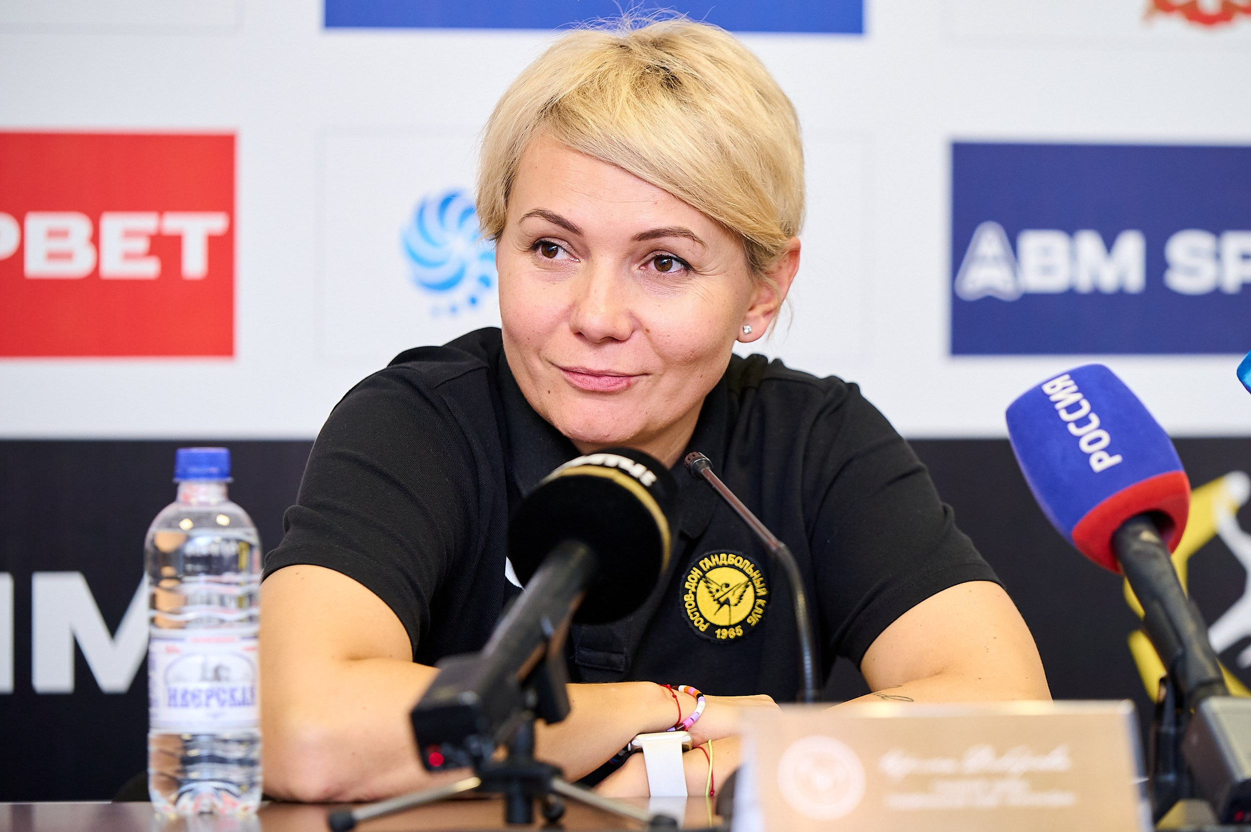 Репортажная съемка пресс-конференции в Ростове-на-Дону с участием тренера ГК «Ростов-Дон» Ирины Дибировой 
