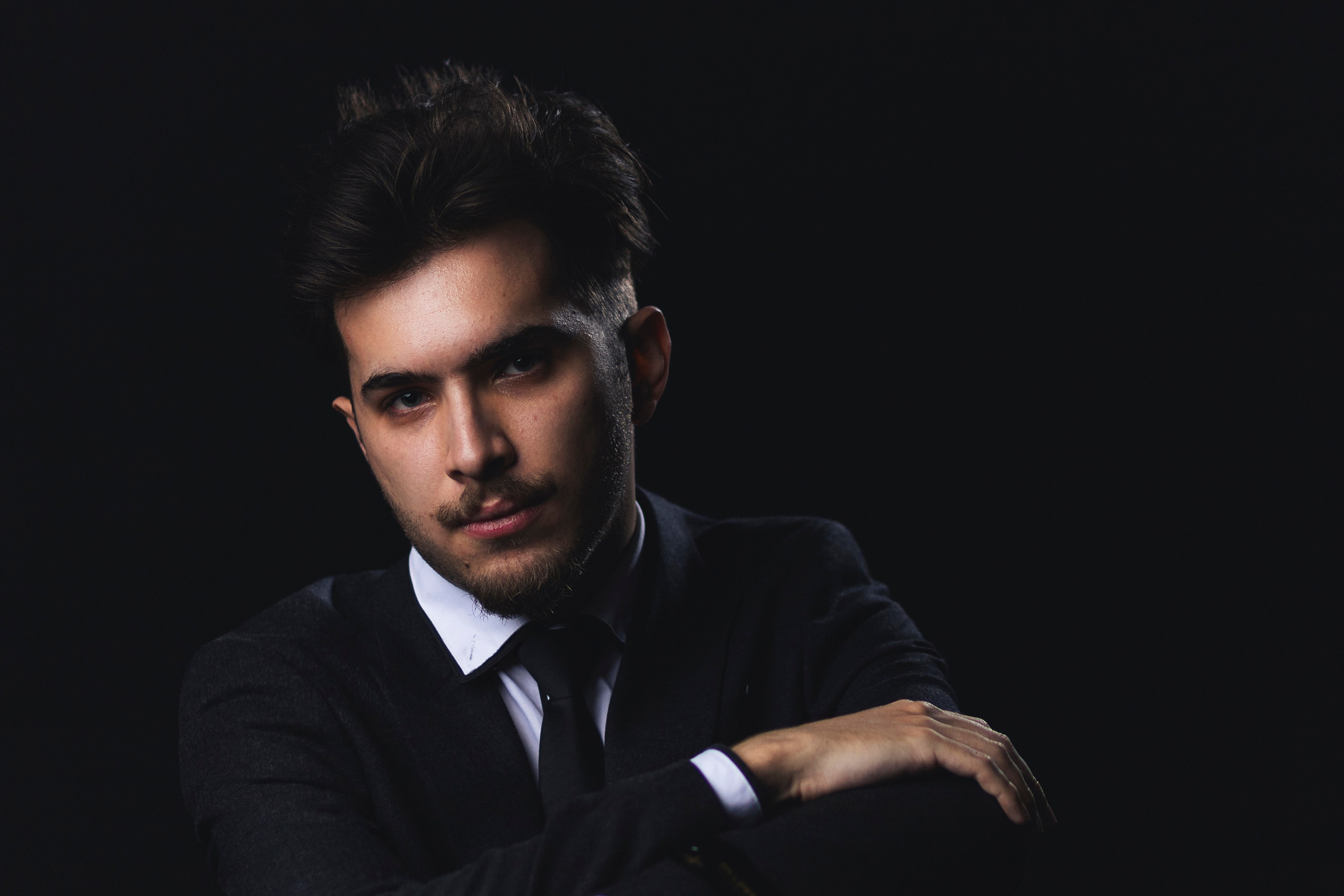 Мужской портрет в студии. Фотограф Каримов Виктор