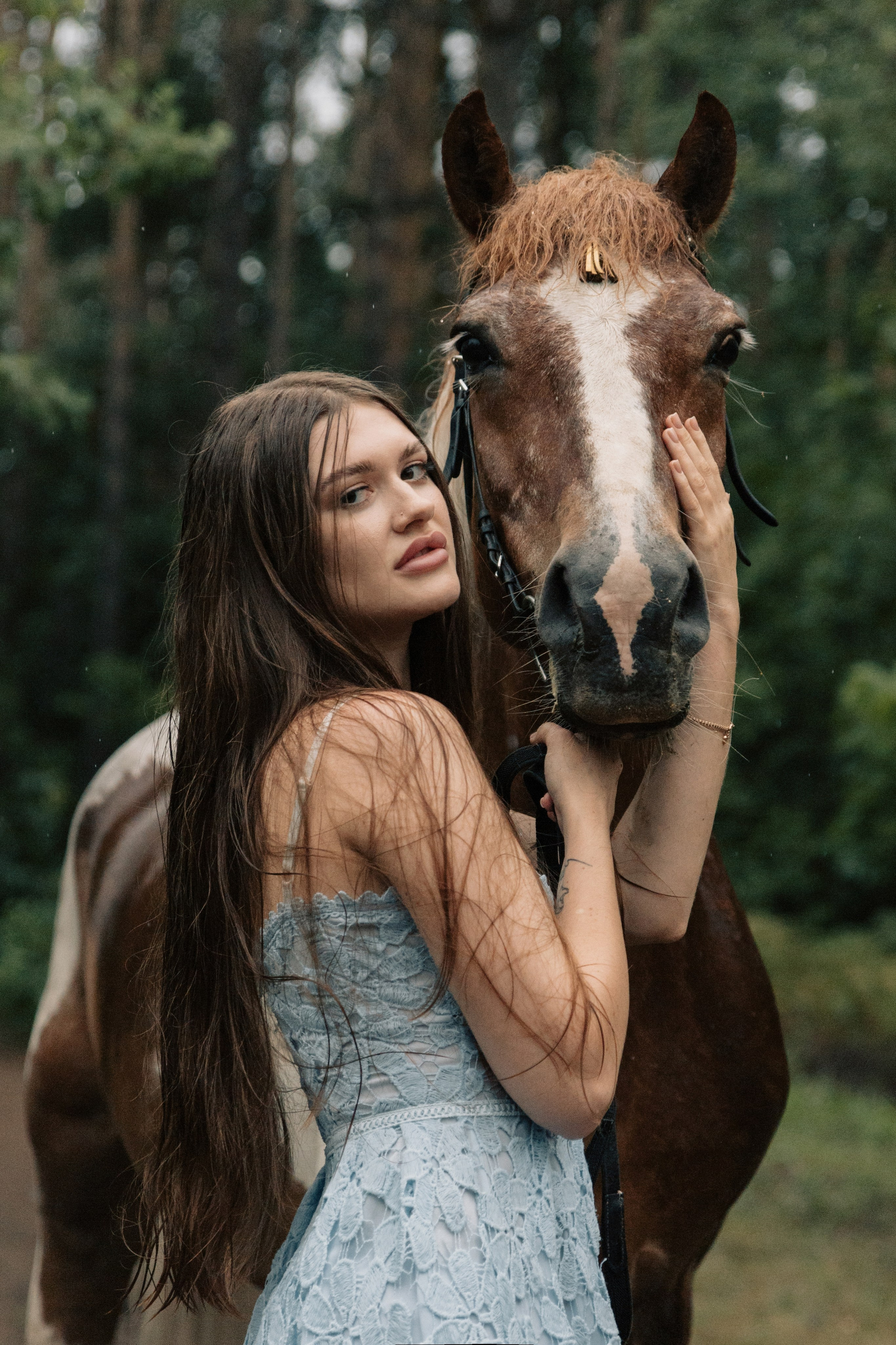 Съемка с лошадью под дождем. Семейный и конный фотограф в Краснодарском крае и Адыгее