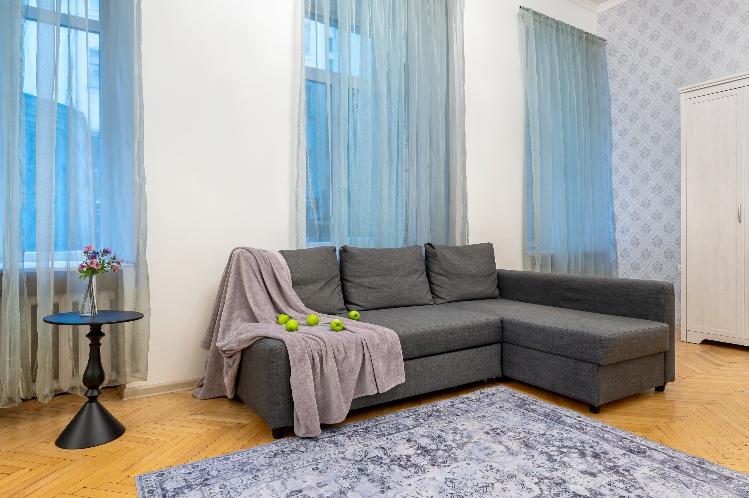 Квартира под аренду Невский 45. Интерьерный фотограф. Фото- видеосъемка недвижимости Санкт-Петербург