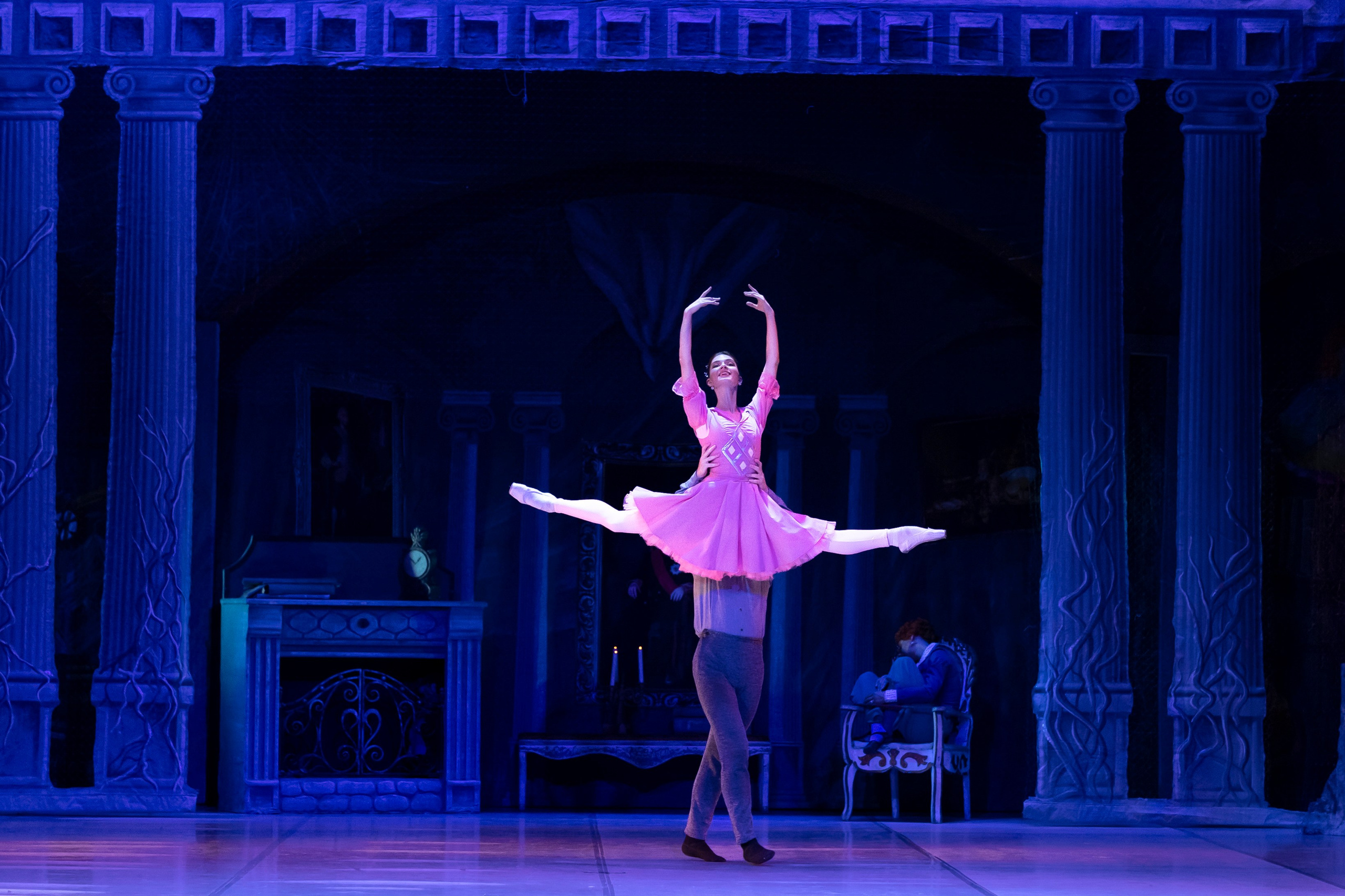 Продавец игрушек Воронежкского театра оперы и балета для Летних балетных сезонов. Балетный фотограф Москва Майоров Николай