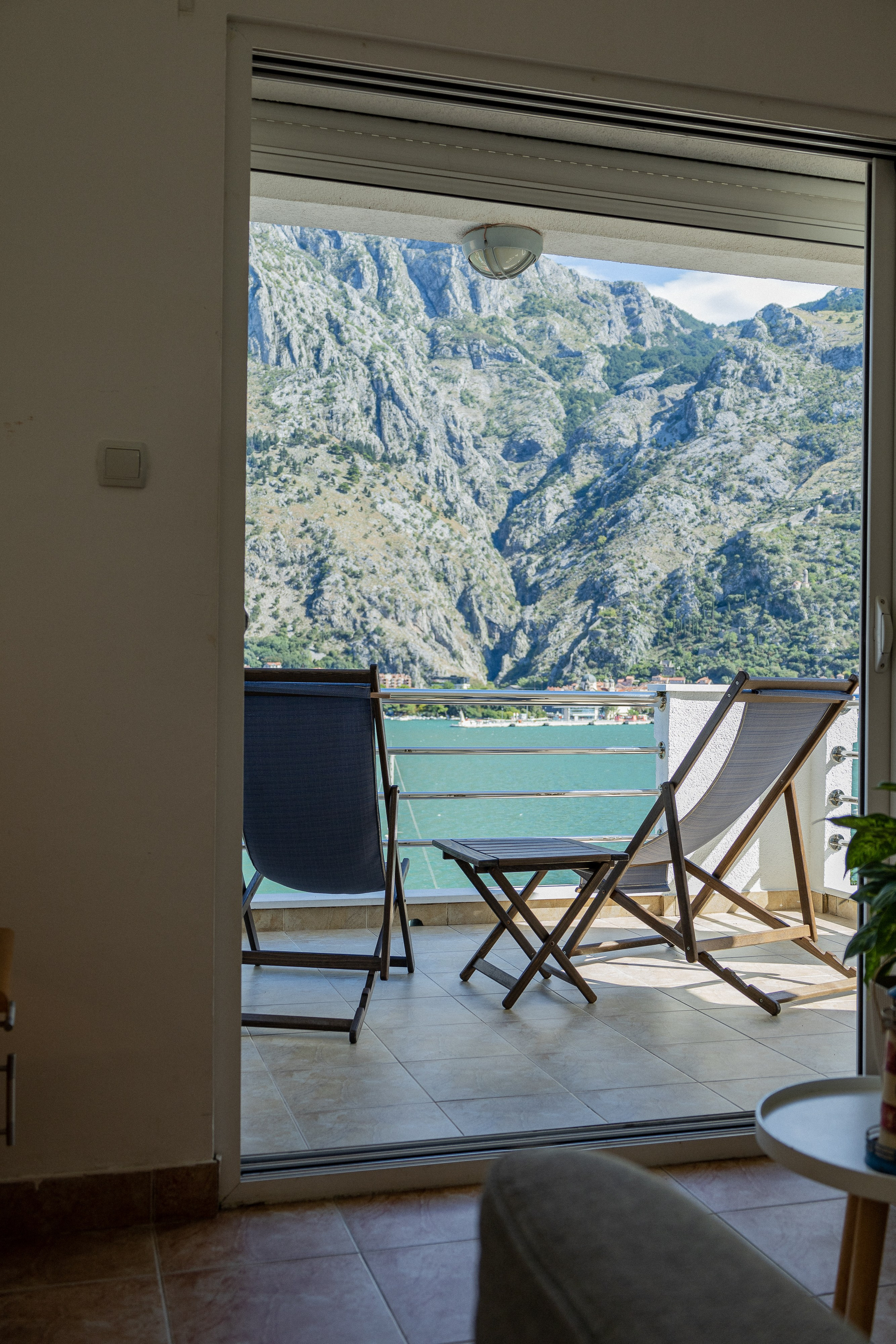 Private apartment for rent. Fotograf u Crnoj Gori-porodično fotografisanje sa djecom, lovestory, nekretnine