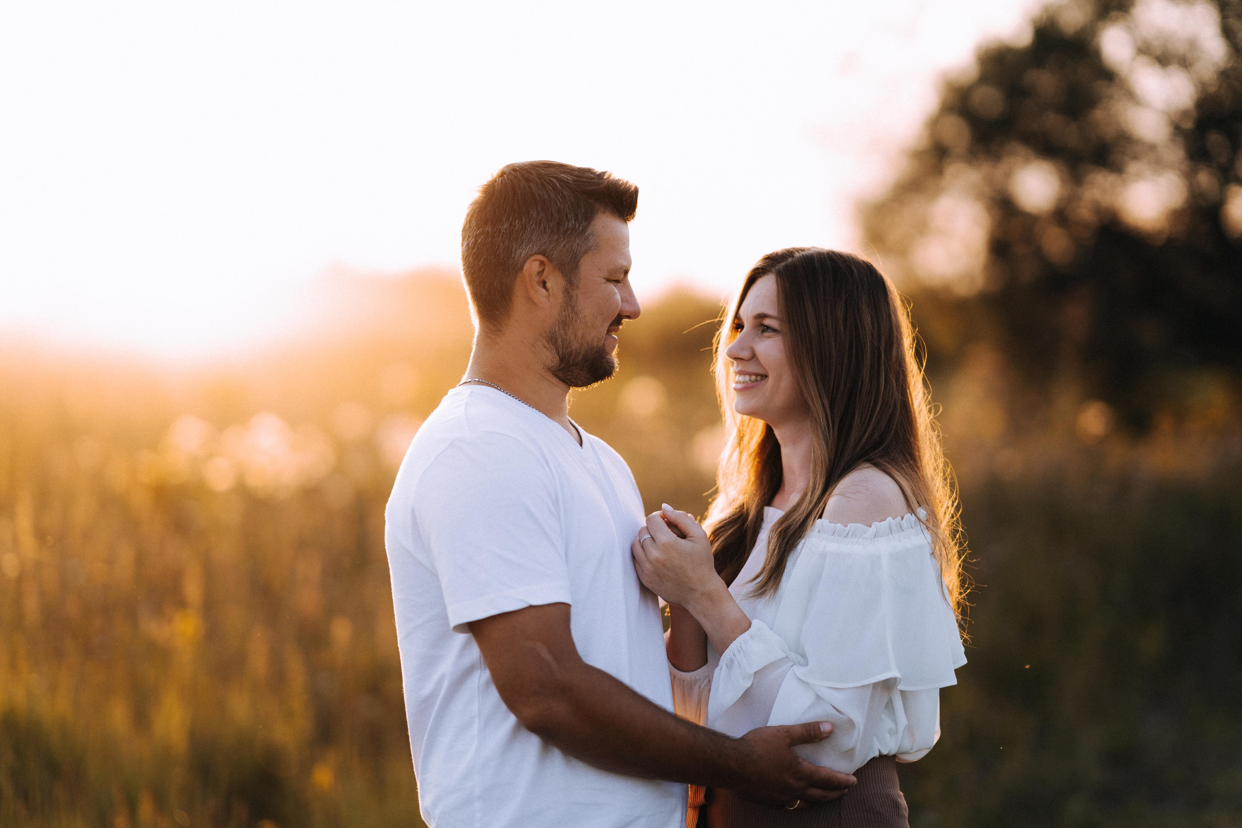 Семейная фотосессия в поле, фотограф Москва Елена Виниченко. Фотосессия новорожденных в Москве — newborn фотограф Елена Виниченко