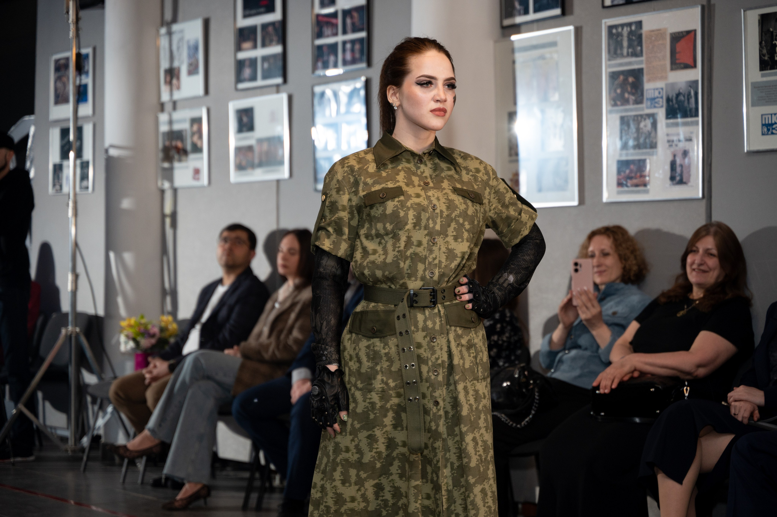 Закрытый показ милитари «Своя трансформация» дизайнера Юлии Бойченко | 24.04.2025. Фотограф в Омске Елизавета Кириллова