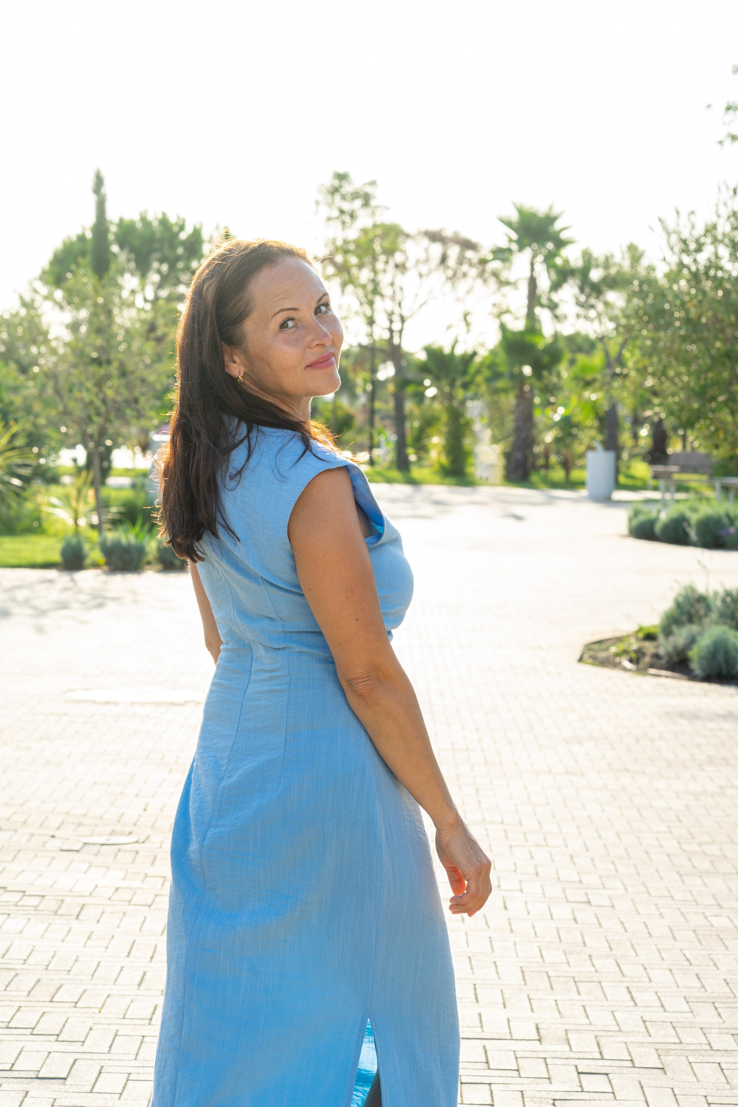 Индивидуальная фотосессия в парке и на море в Сириусе. Фотограф в Сочи Тиунова Маргарита и Тиунов Евгений