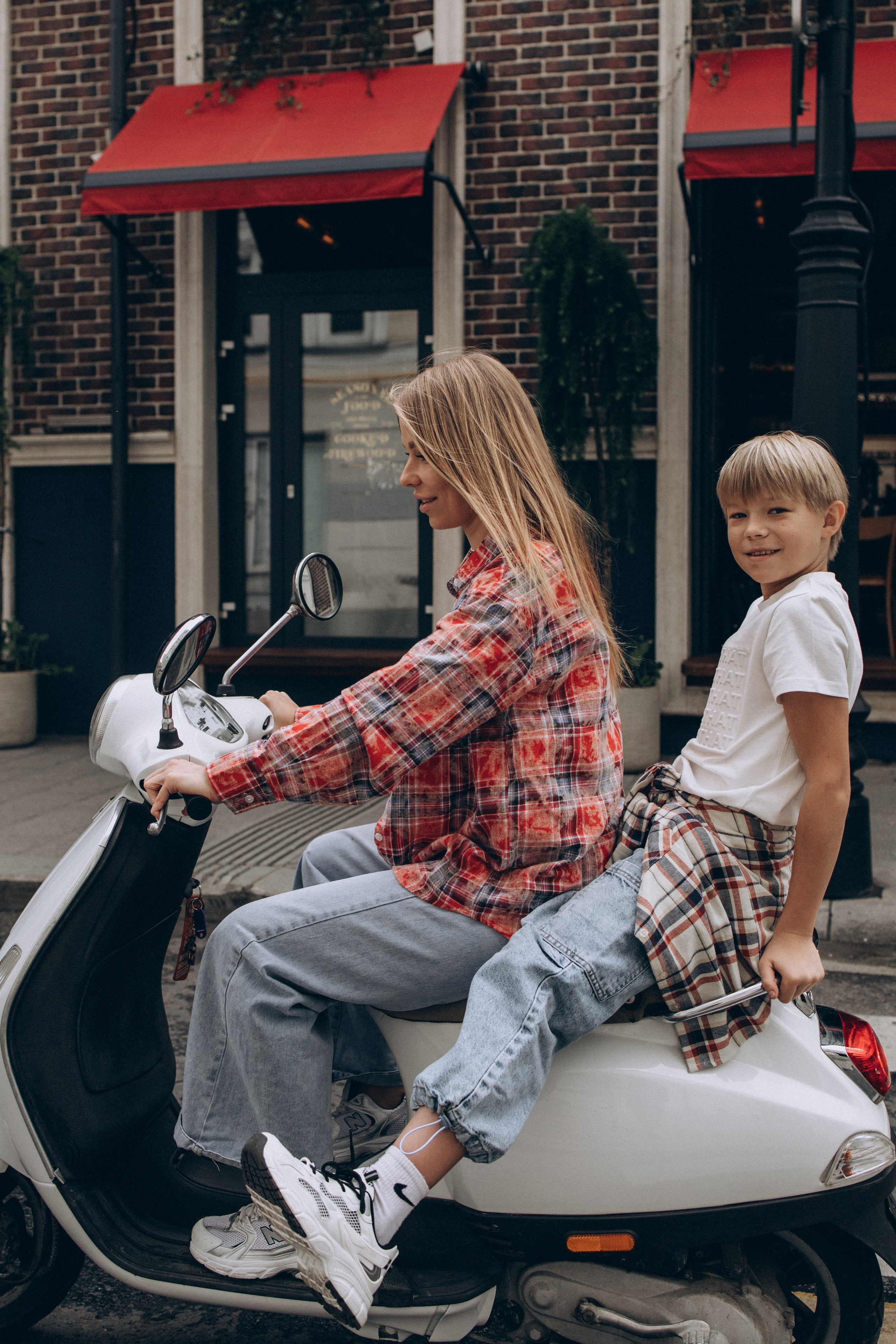 Фотосессия с мопедом в городе М. Семейный фотограф в Москве, Щелково, Фрязино _ Виктория Степанова