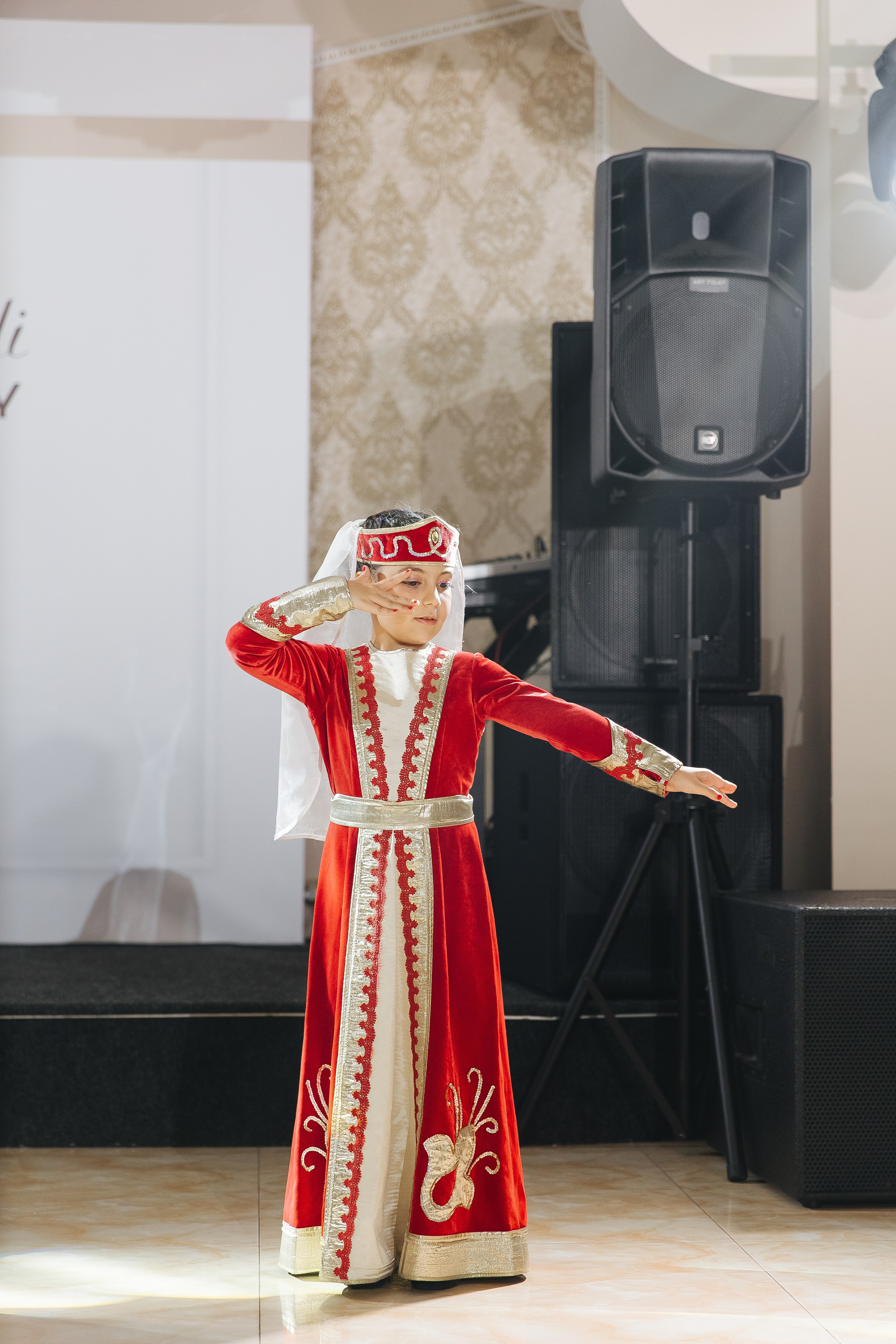 Ани и Назели. 35&5 День рождения, «Янтарь». Фотограф в Красноярске Надежда Воскресенская