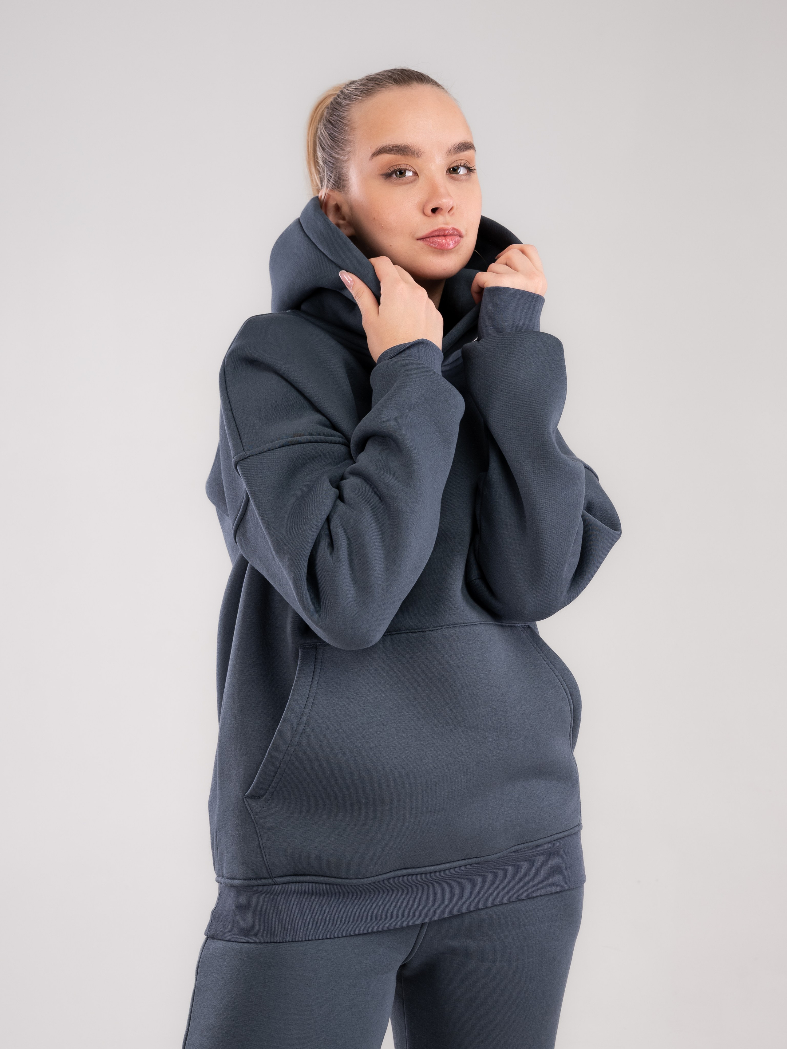 Спортивные костюмы и брюки с большой палитрой цветов!. Предметный фотограф, фото для маркетплейсов Пятигорск, КМВ