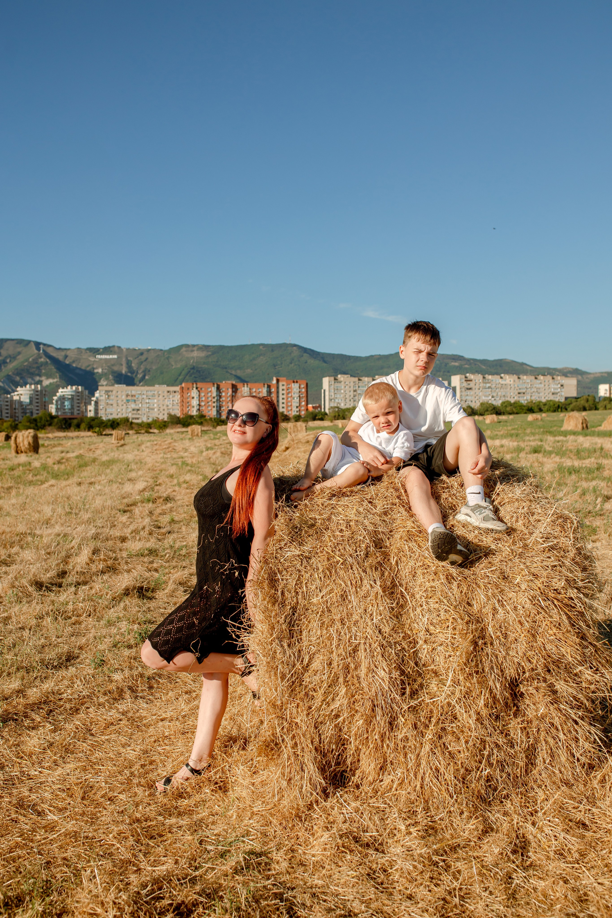 Дарья и Полина с сыновьями. Фотограф в Геленджике, Архипо-Осиповке, Абрау-Дюрсо, Кринице Виктория