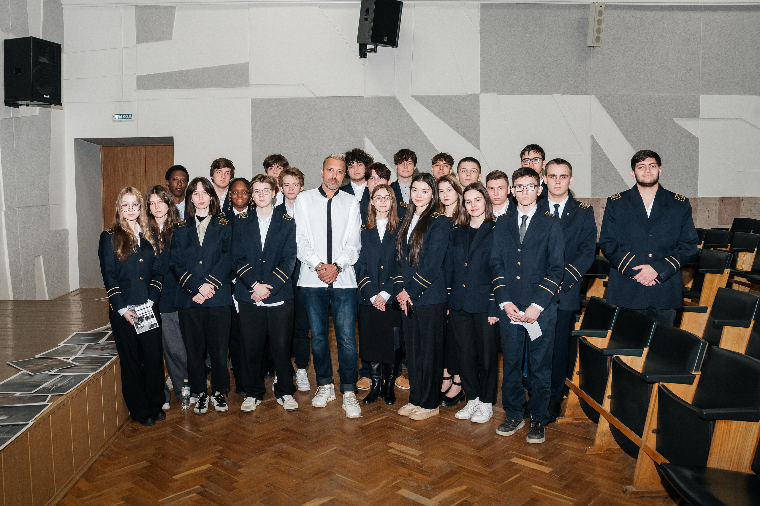 Обо мне. Выставки, публикации, галереи, конкурсы. Фотограф Роман Адлер