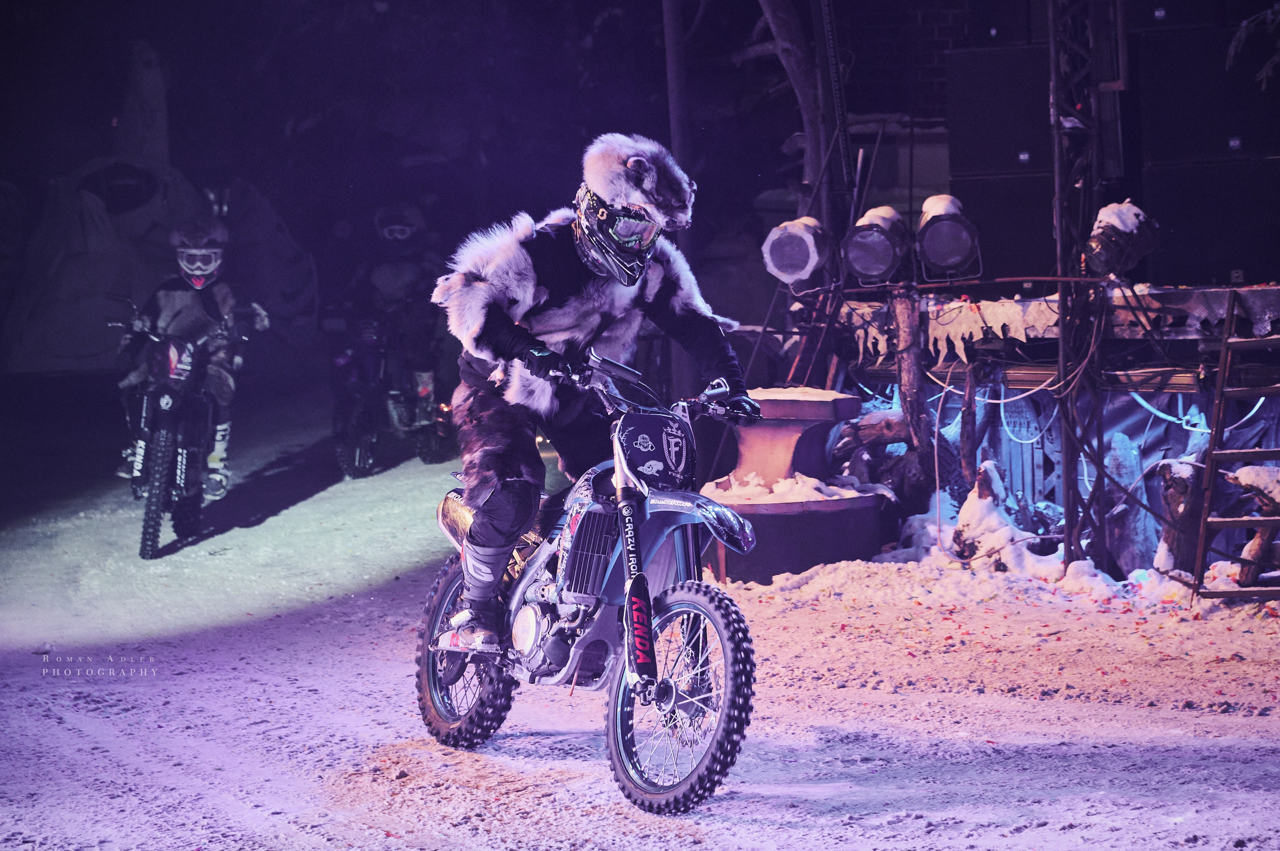 Новогодняя сказка от Ночных волков. Фотограф Роман Адлер