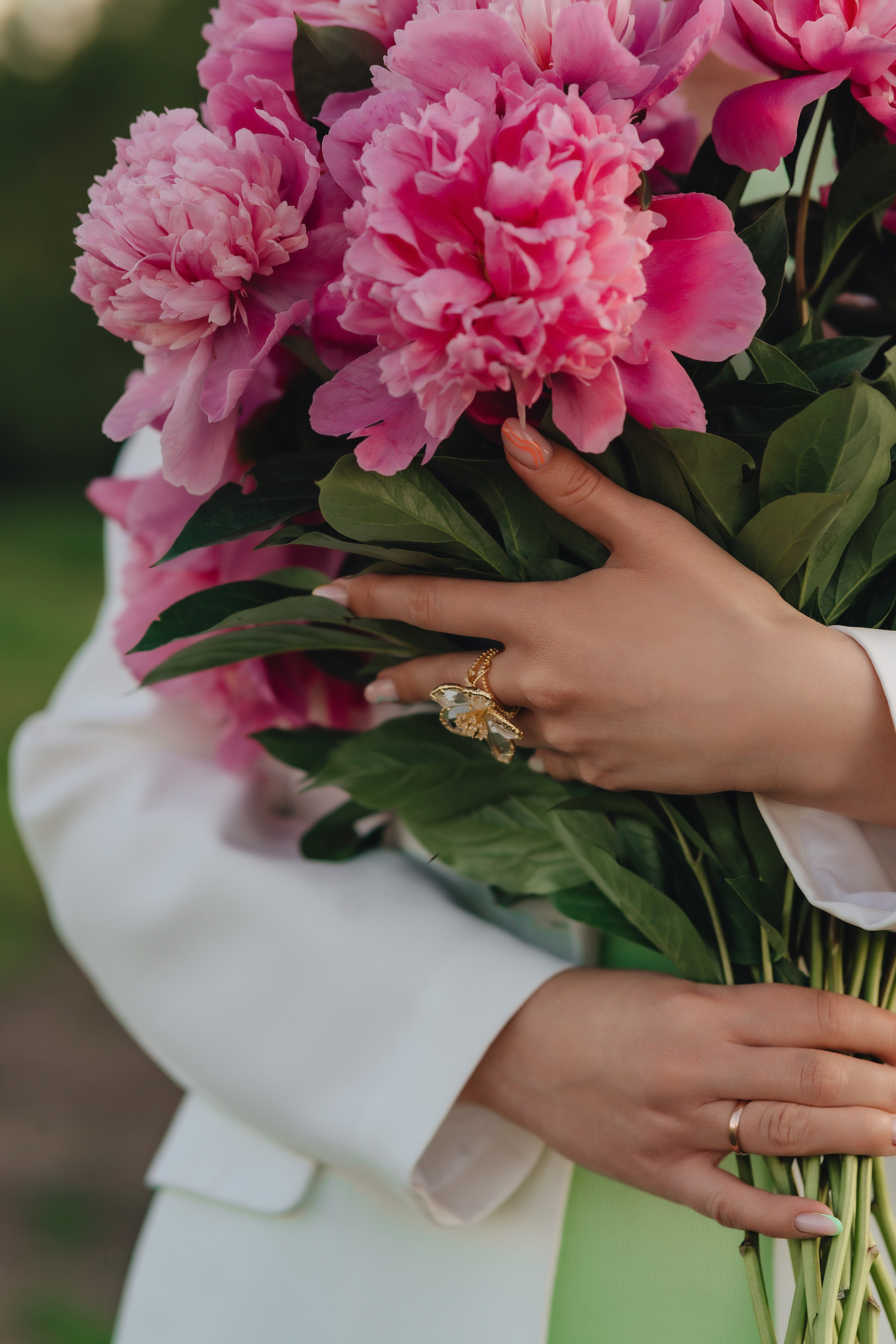 Анастасия | Съемка на закате с букетом пионов. Фотограф Карина Шмулёва. Воронеж и область