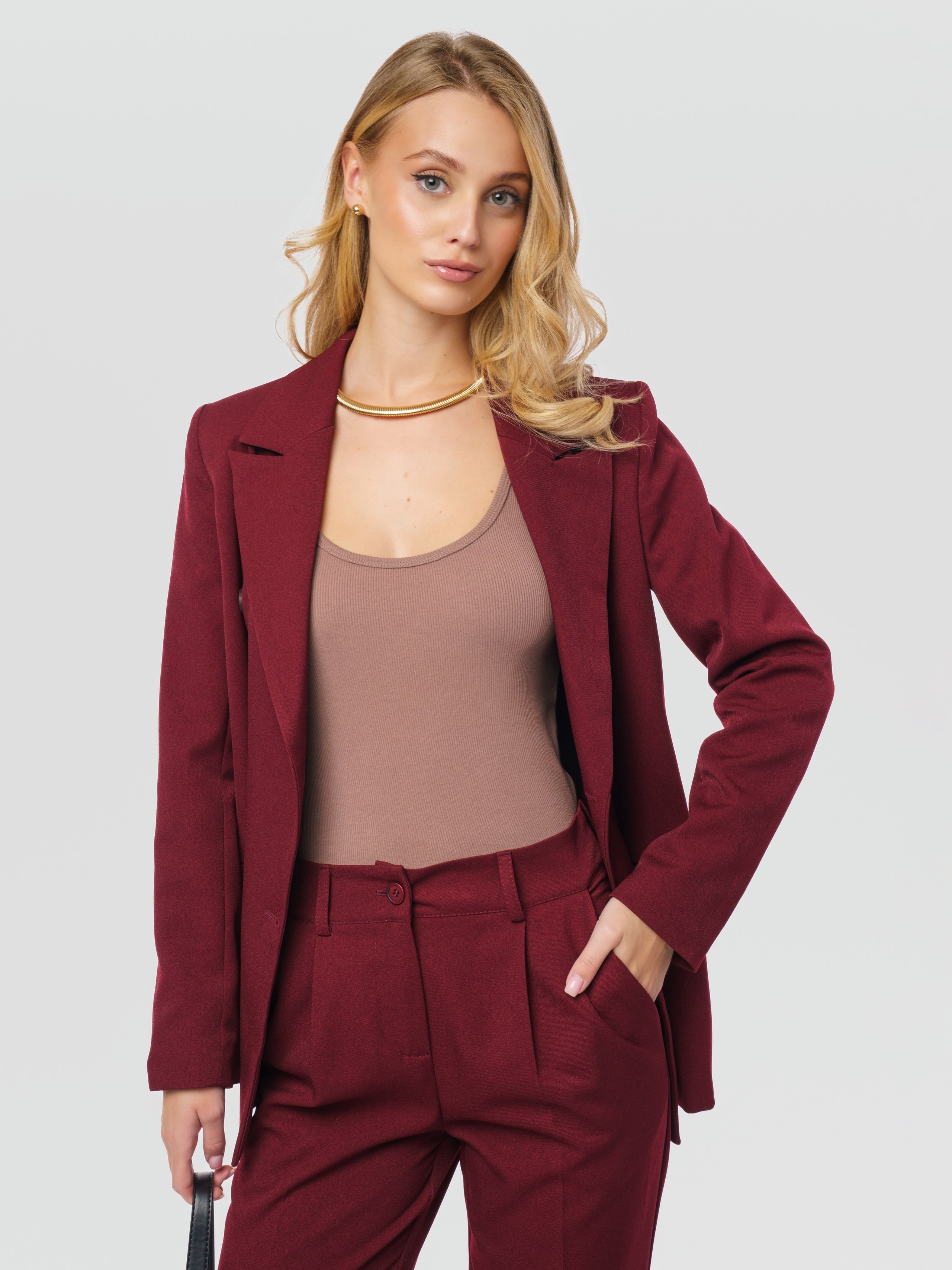 Яна, 42-44 р-р, рост 175. KED Production — продакшн из СПб. Создаём фото, видео и контент, который помогает брендам и селлерам продавать больше