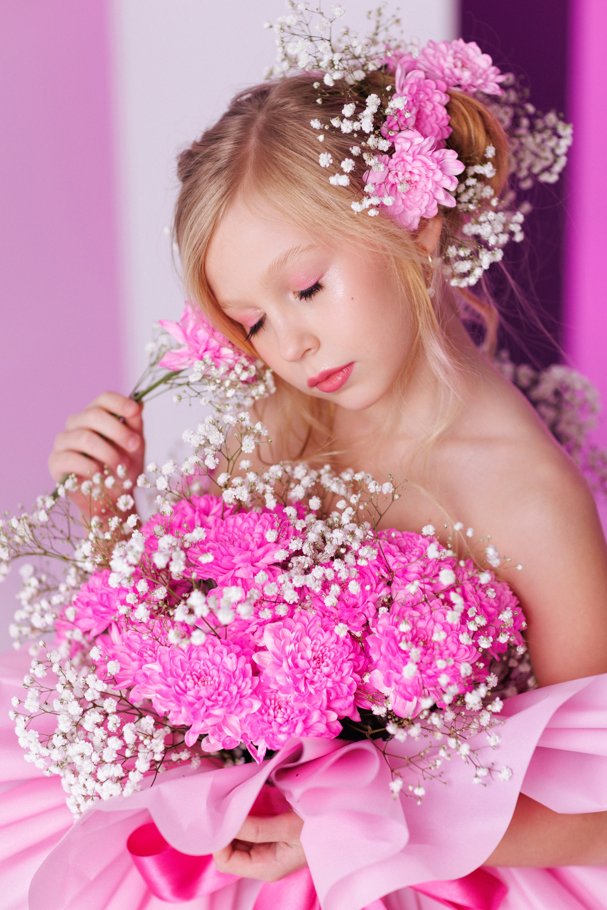 Фотосессия для девочек в форме букета с живыми цветами. Семейный и детский фотограф в Краснодаре Анна Трашкова