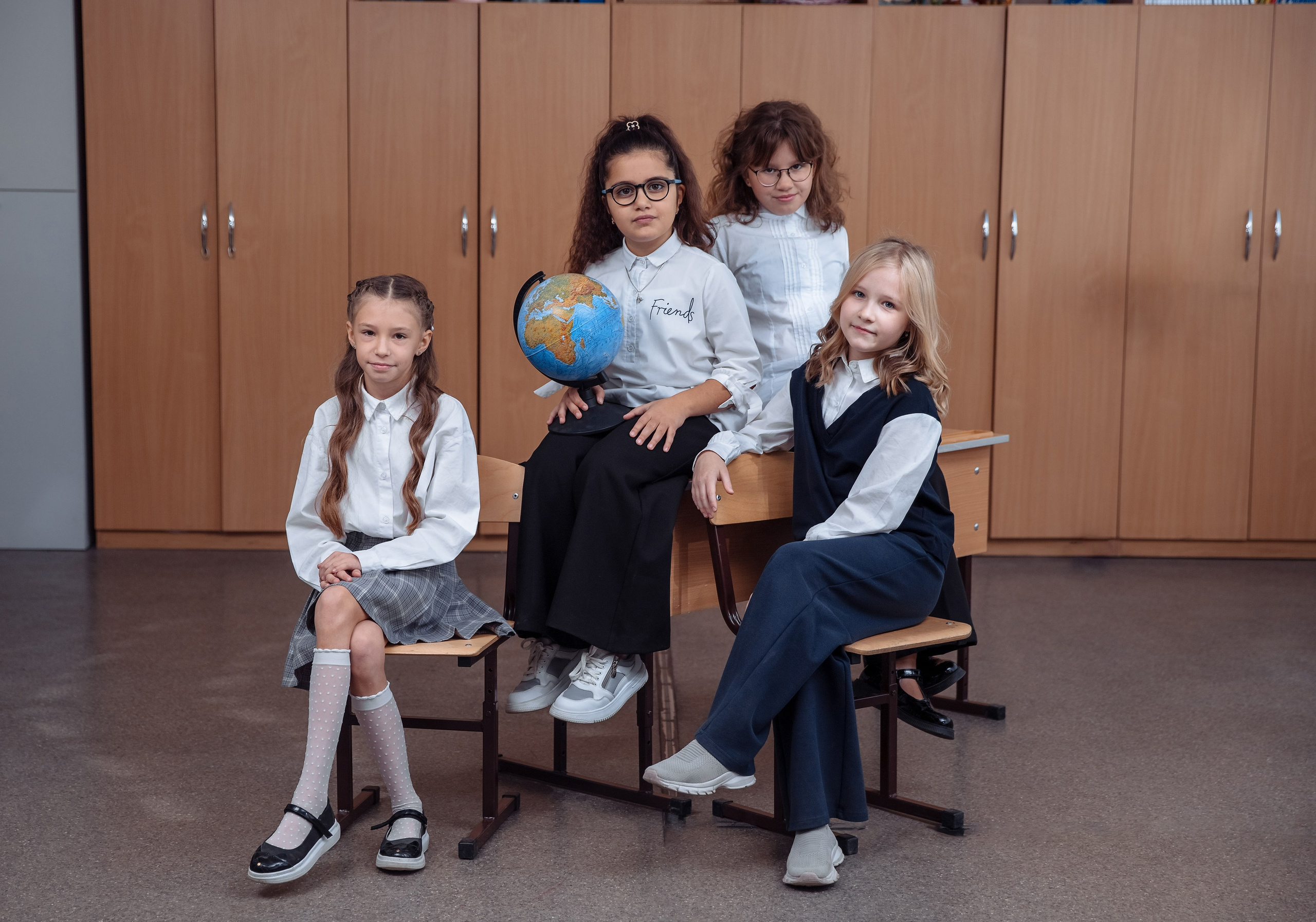 Начальные классы. Выпускные школьные фото­альбомы для школ и детских садов в Волгограде и Волжском