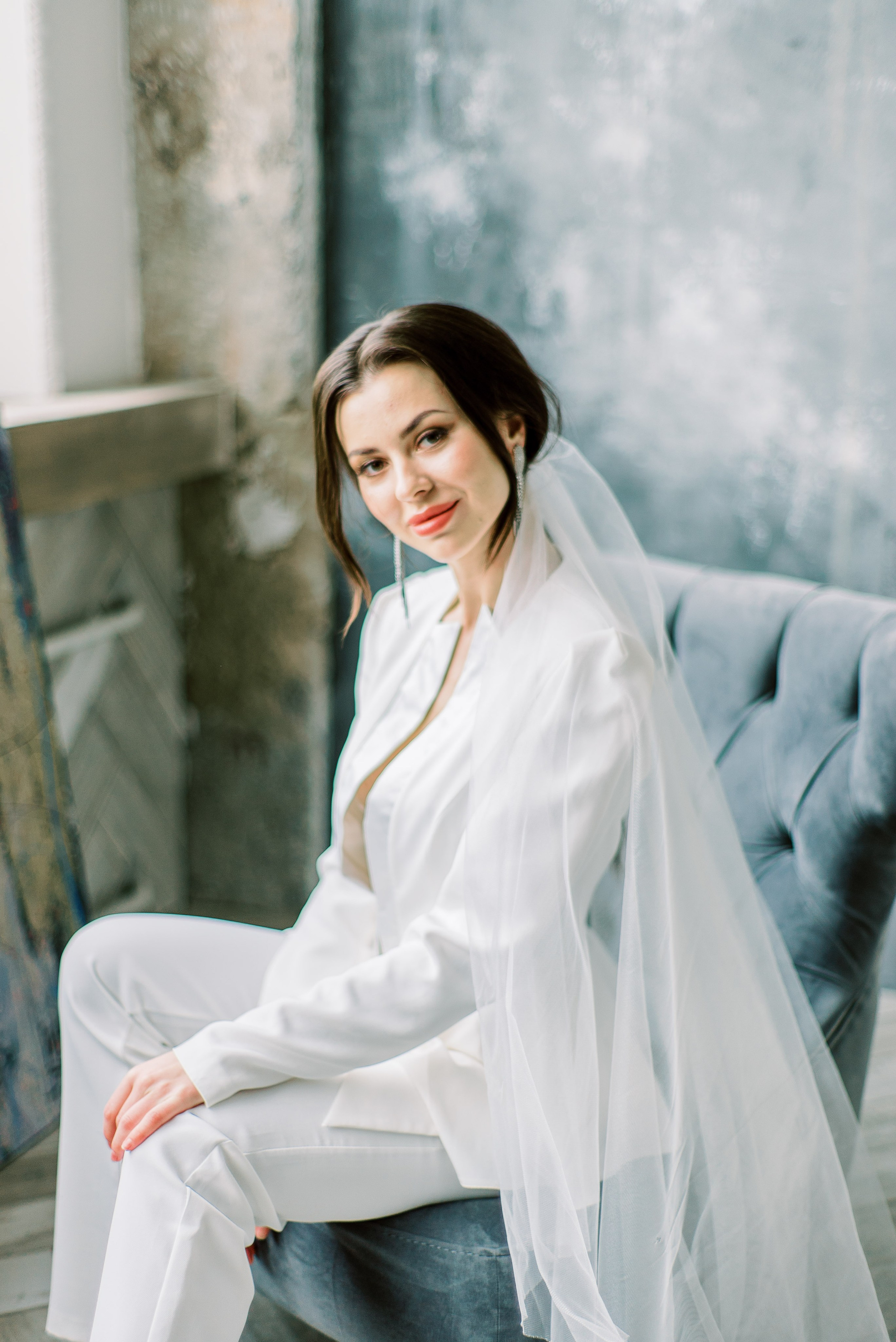 Свадебная зимняя фотосессия, со сборами в студии