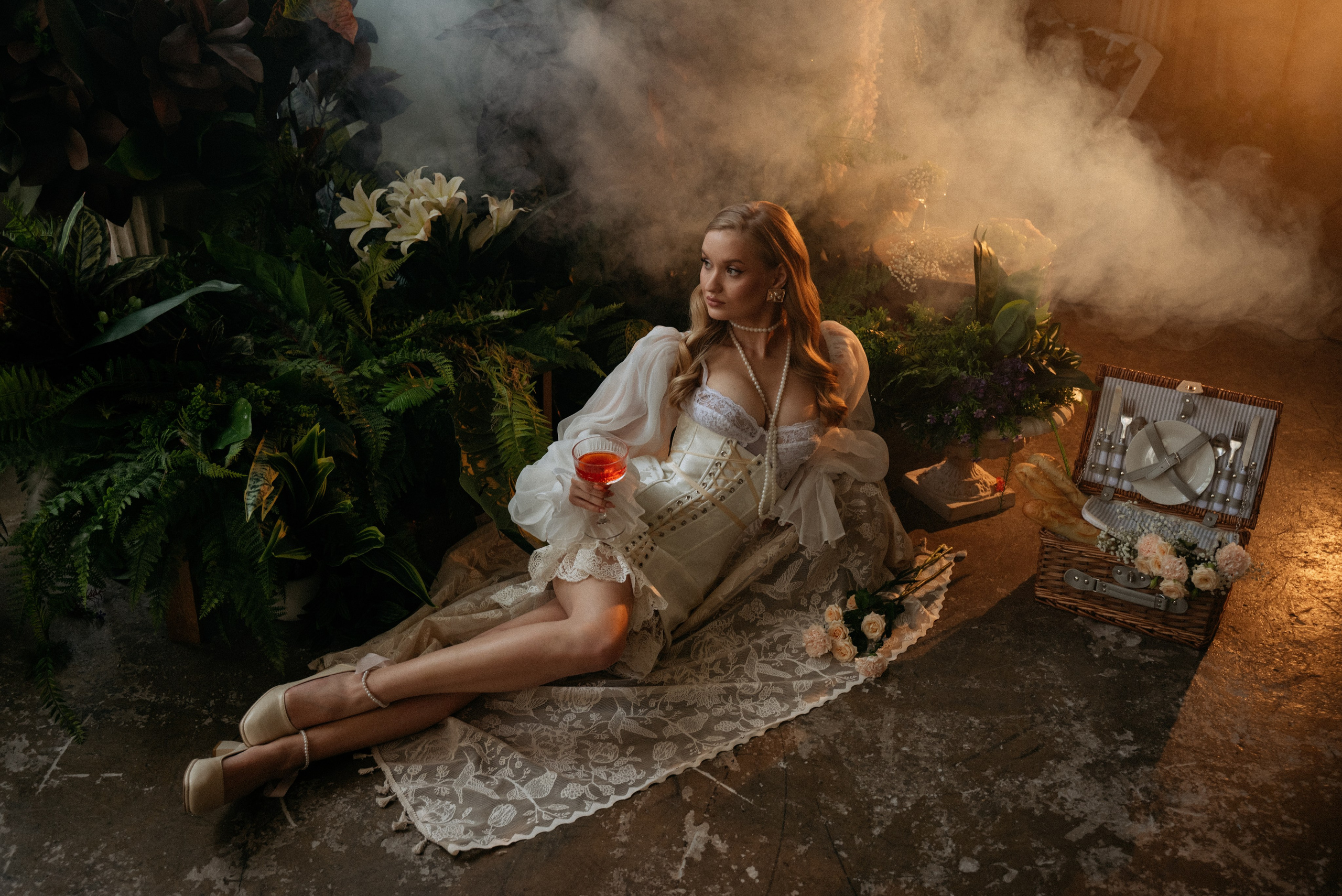 Невеста на пикнике в замке