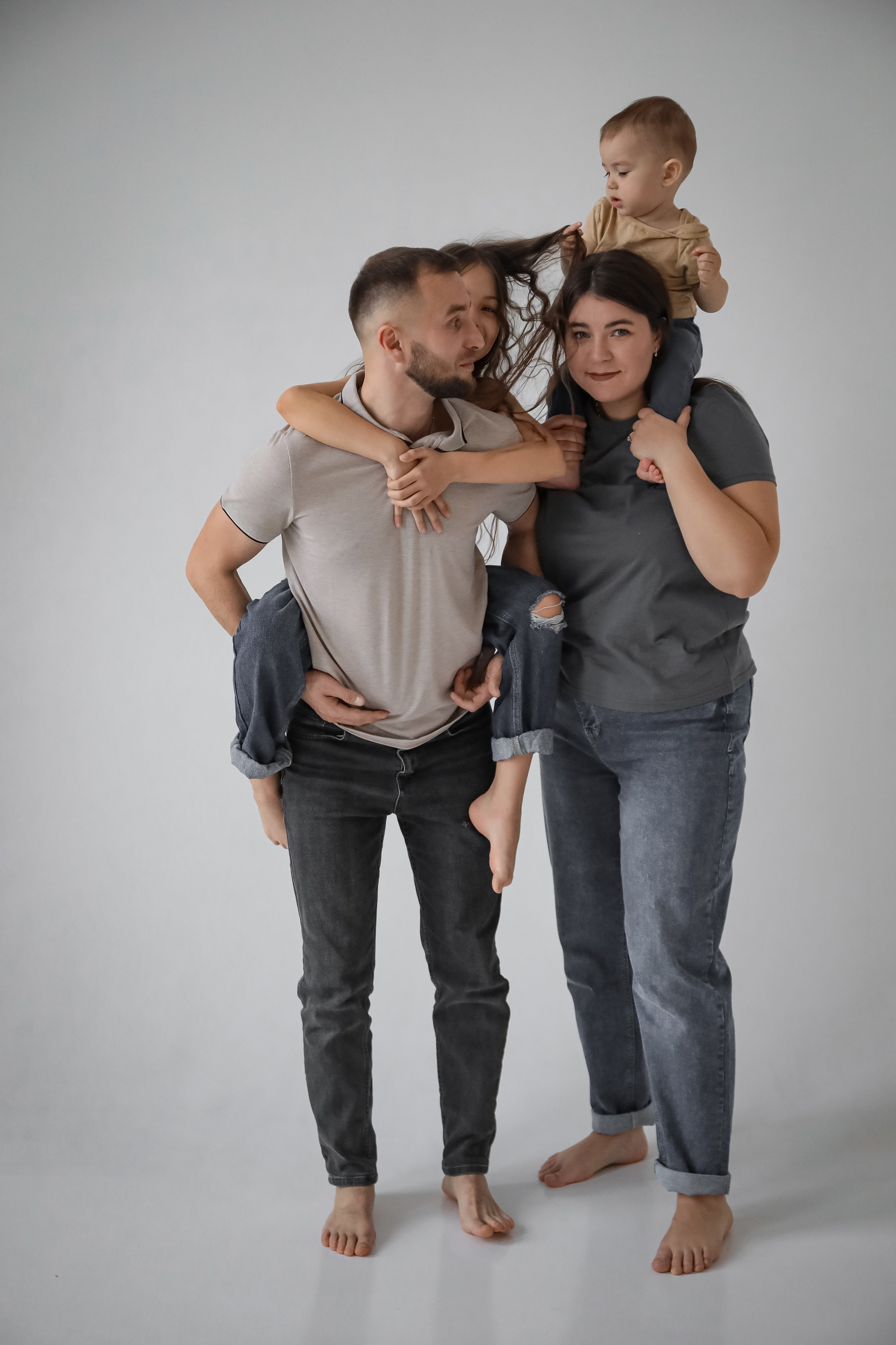 Василиса, Александр, Алена и Тимофей. Фотограф г. Хабаровск. Семейные и индивидуальные съёмки