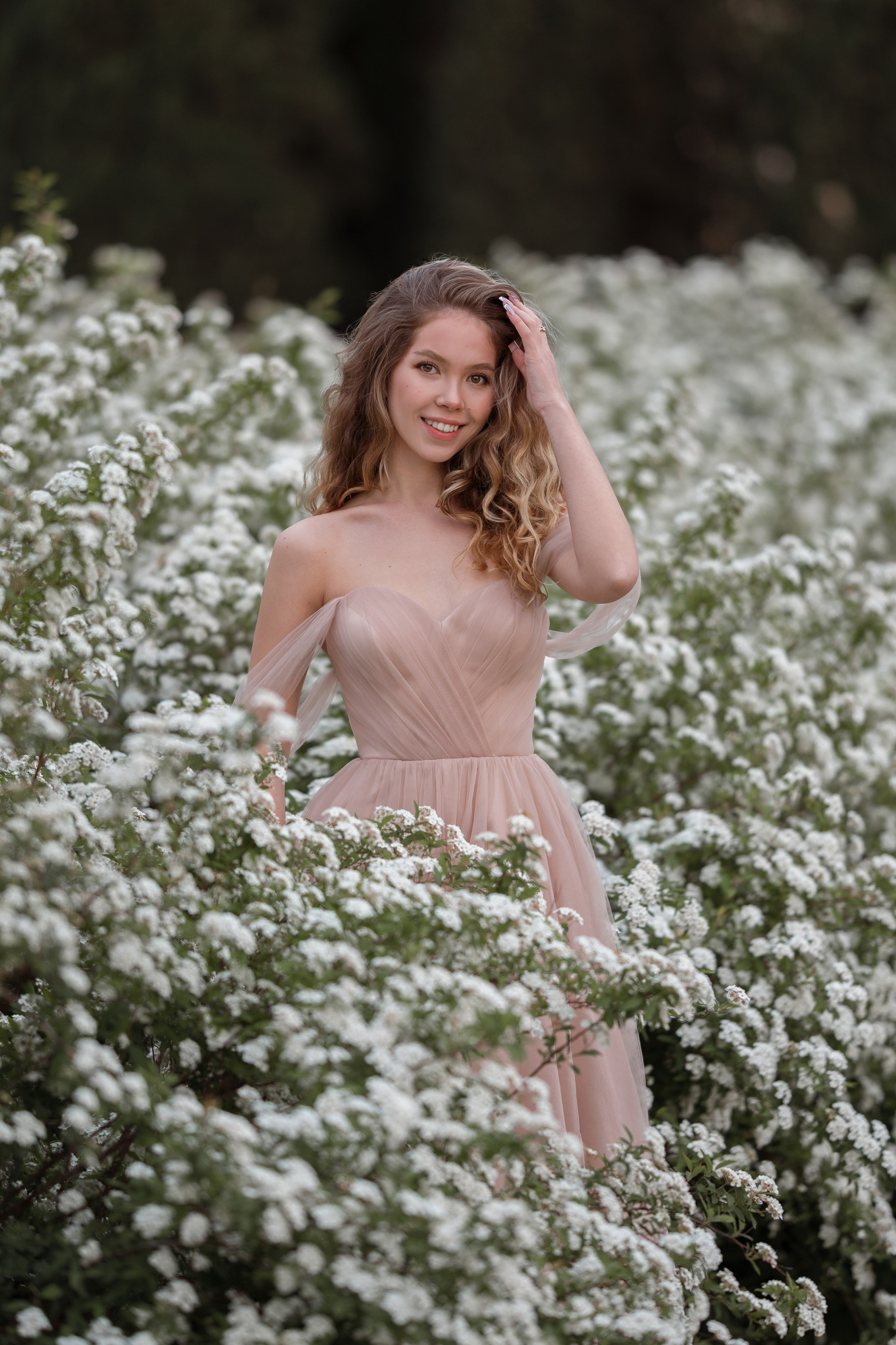 Фотосессии в цветущих растениях в Крыму