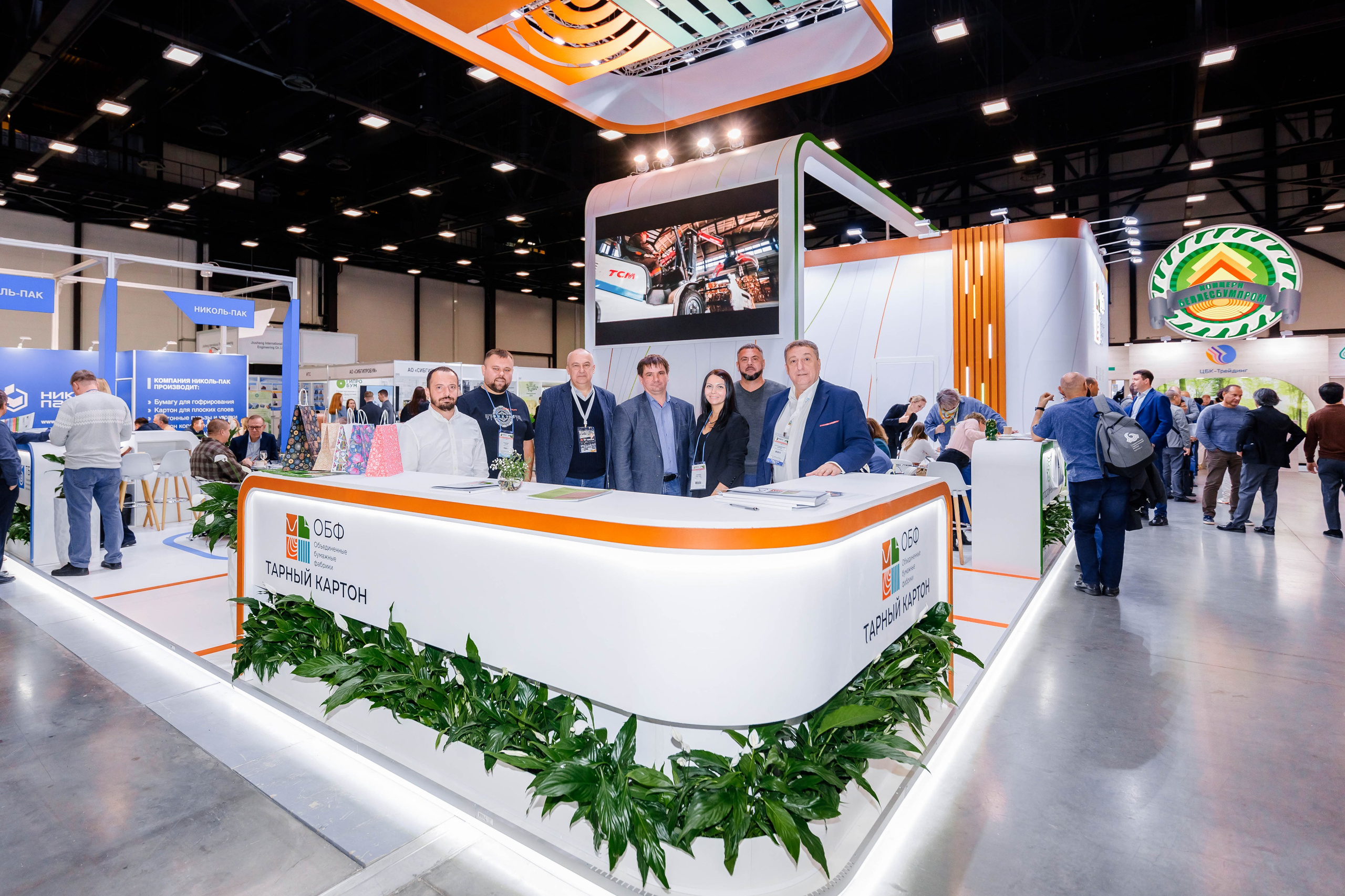 PulpFor, Работа стенда ОБФ (Объединенные бумажные фабрики). Репортажный фотограф в Москве Сергей Мирошников