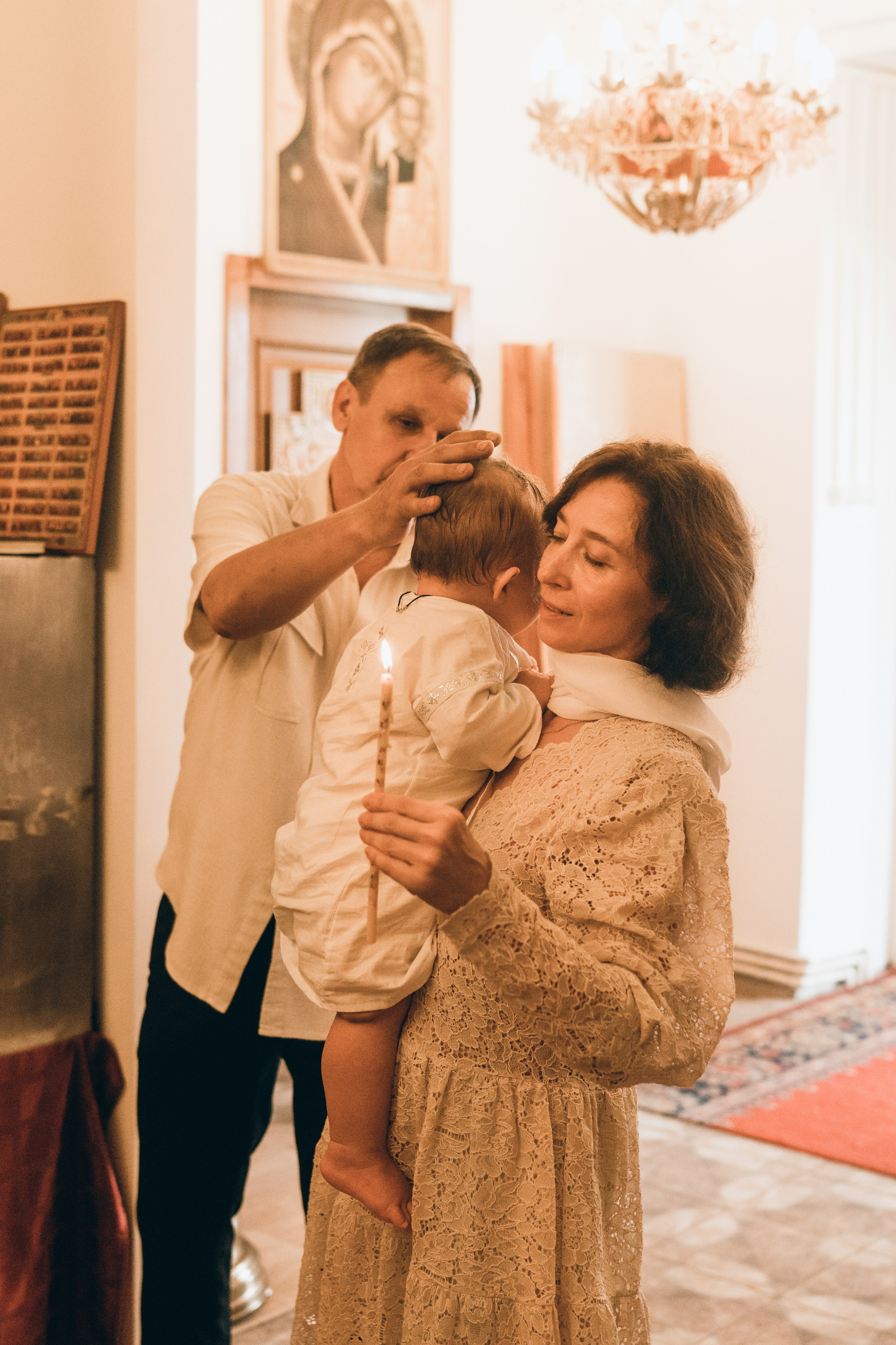 Таинство крещение в Москве. Семейный, ньюборн фотограф, фотограф на роды в Москве, Виктория Тюльдюкова