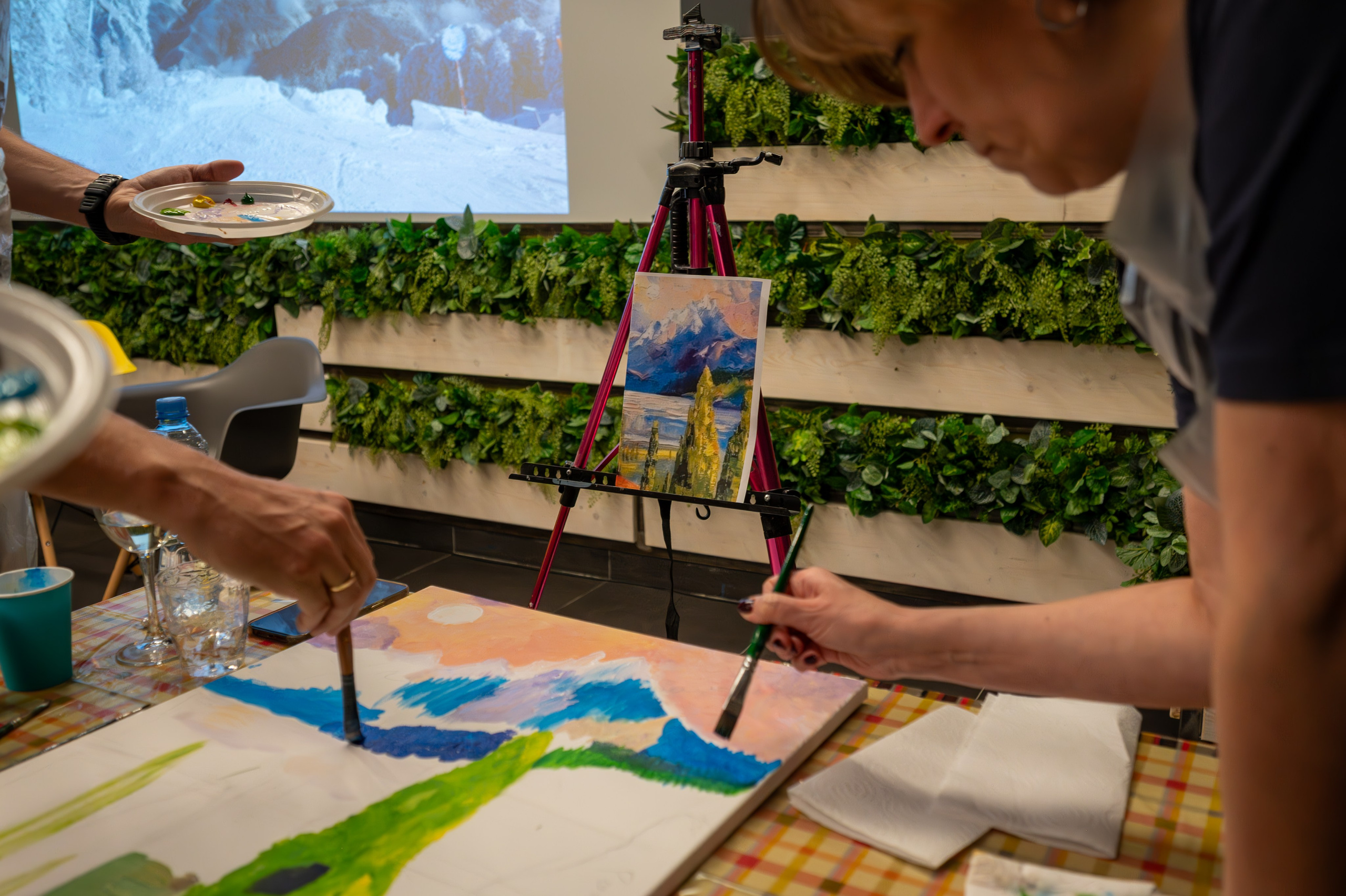 MICE мероприятие — мастер класс по акварели. Репортажный фотограф в Красной Поляне и Сочи Павлюченко Екатерина