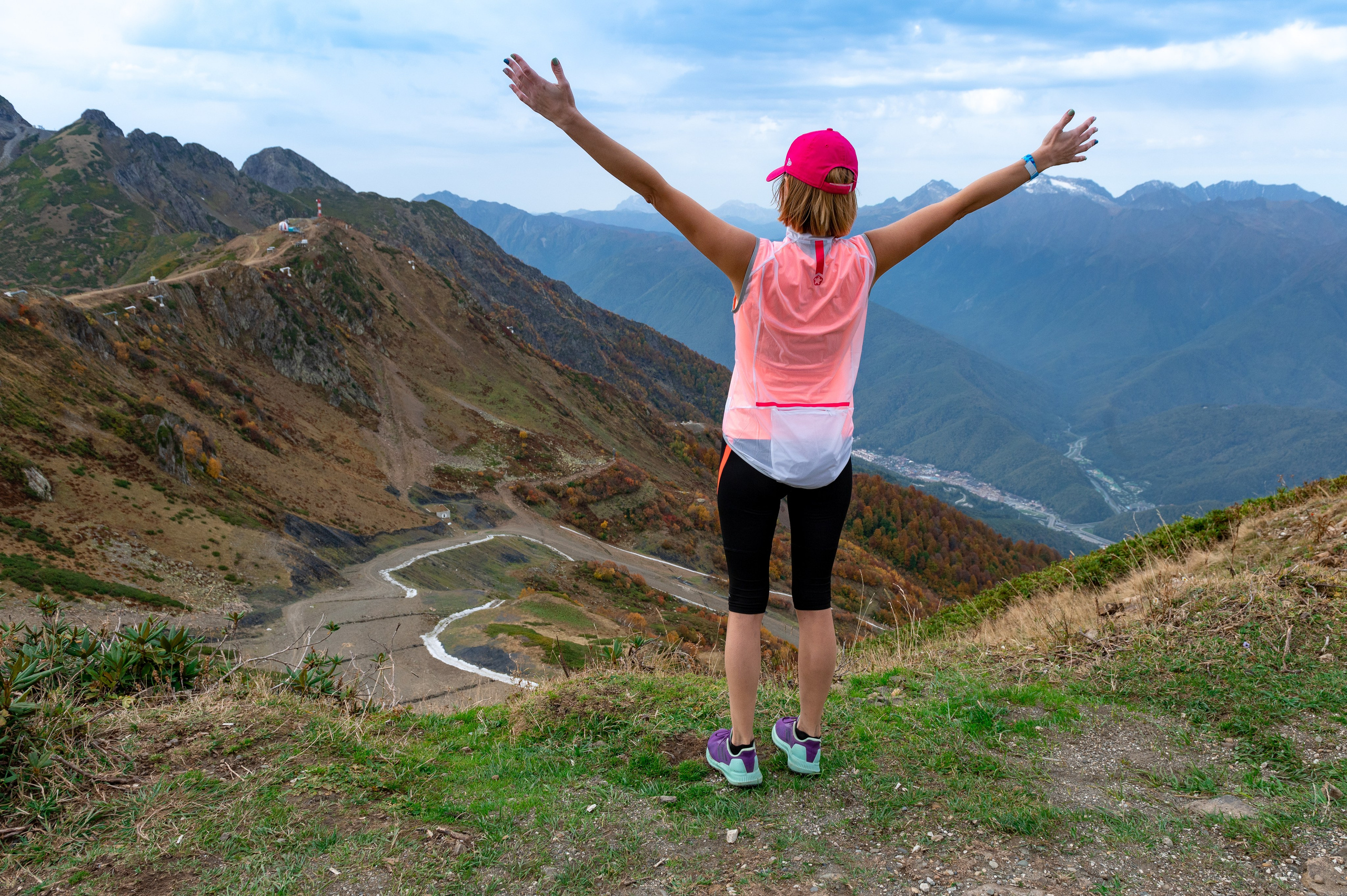 Хайкинг по трем курортам Красной Поляны 2022. Репортажный фотограф в Красной Поляне и Сочи Павлюченко Екатерина