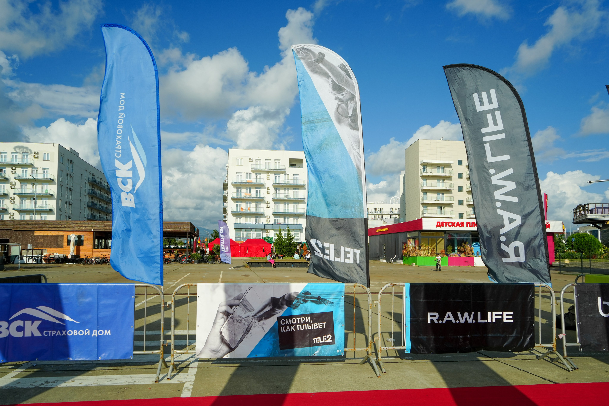 Фотоотчет партнерской интеграции для компании TELE2 на фестивале Ironstar. Репортажный фотограф в Красной Поляне и Сочи Павлюченко Екатерина