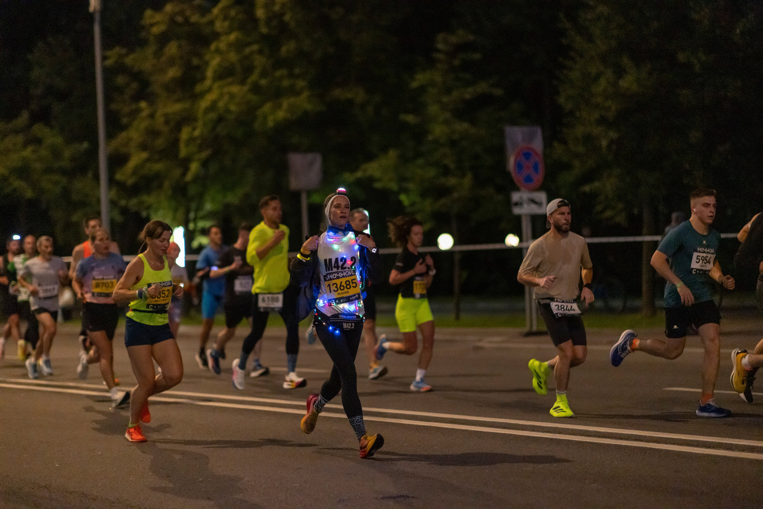 Ночной забег 2025. Фотограф Сергей Ловкий