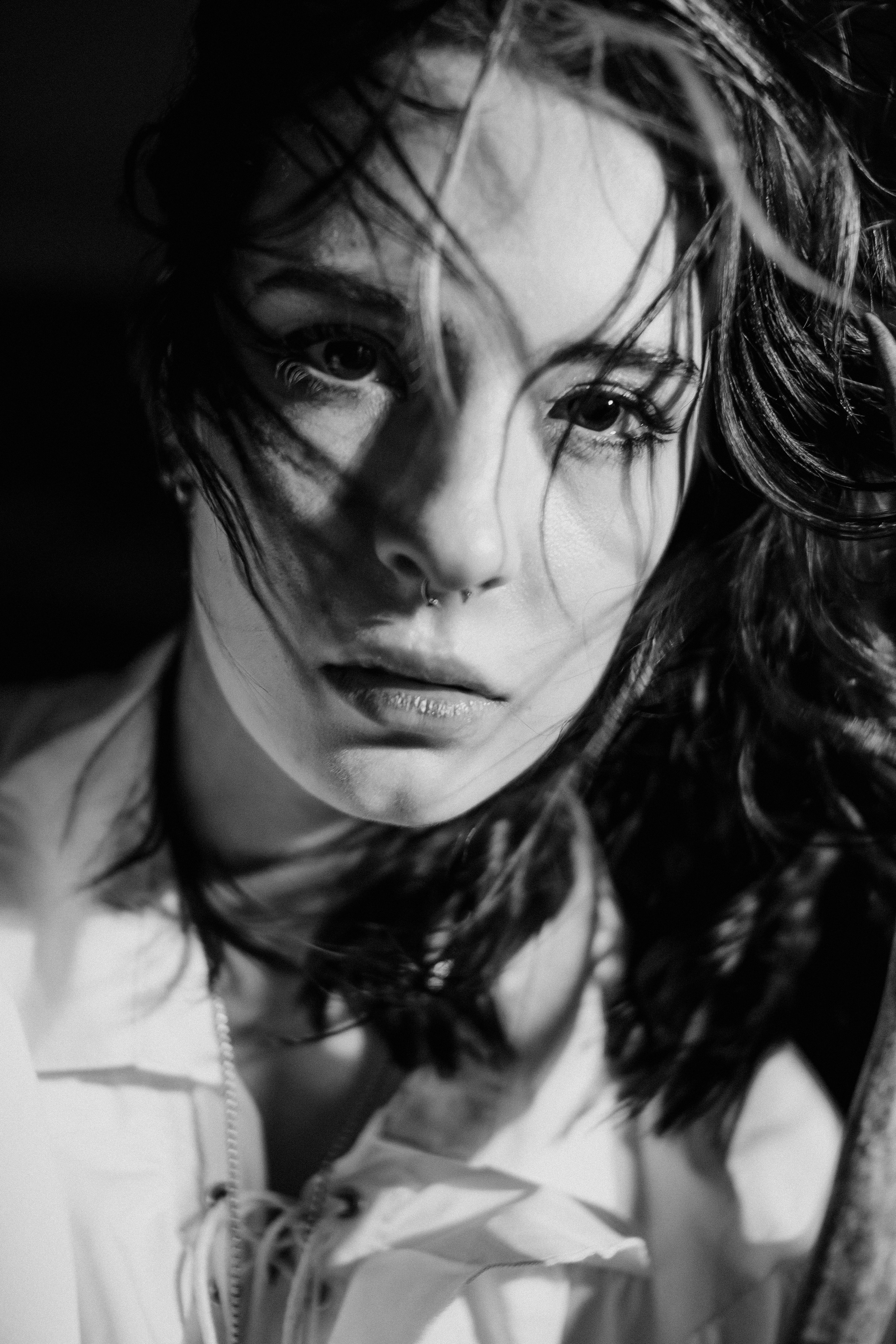 Съёмка у моря с оленьими рогами