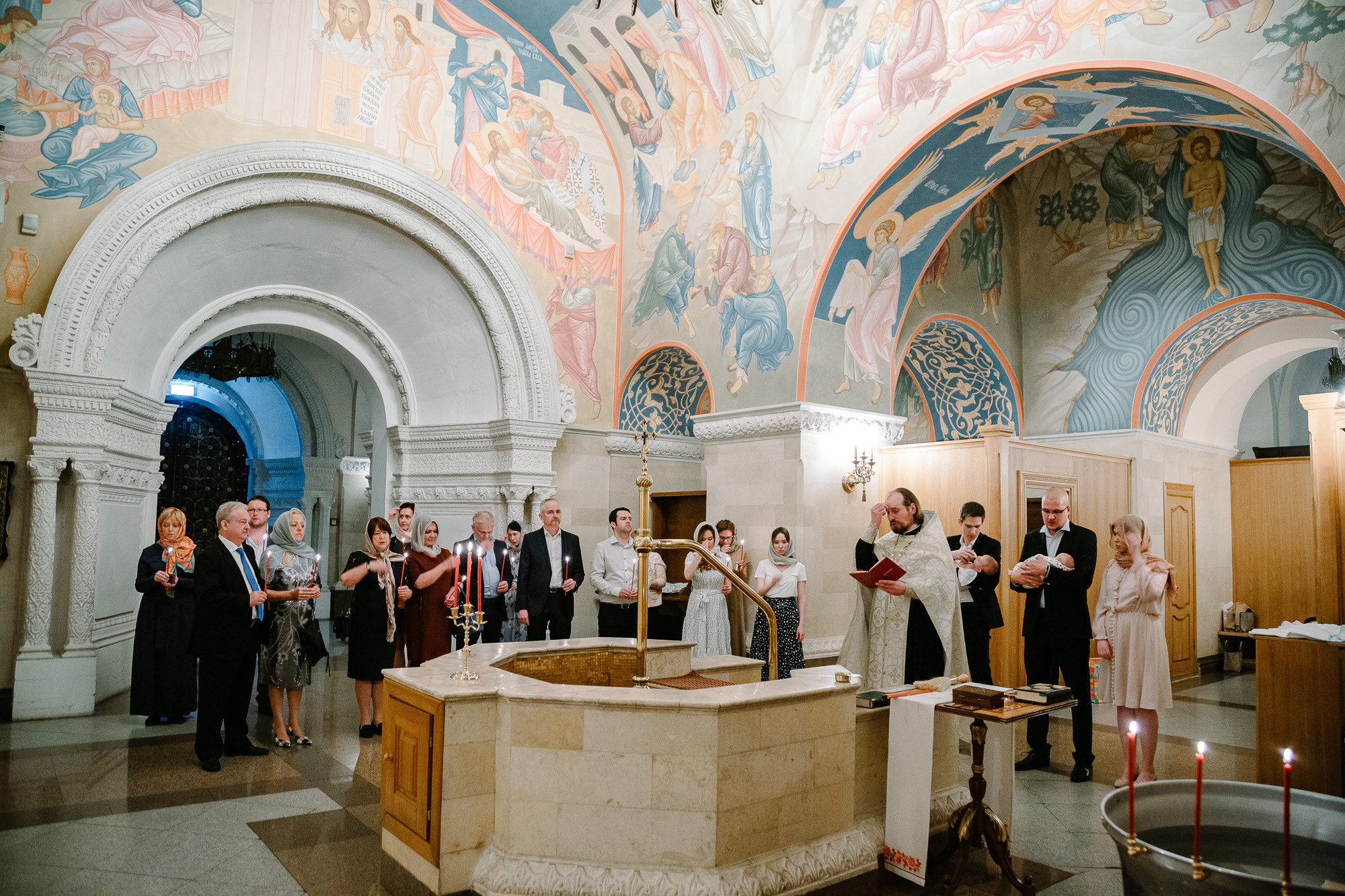 фотограф на крещение ребенка в храме христа спасителя в москве