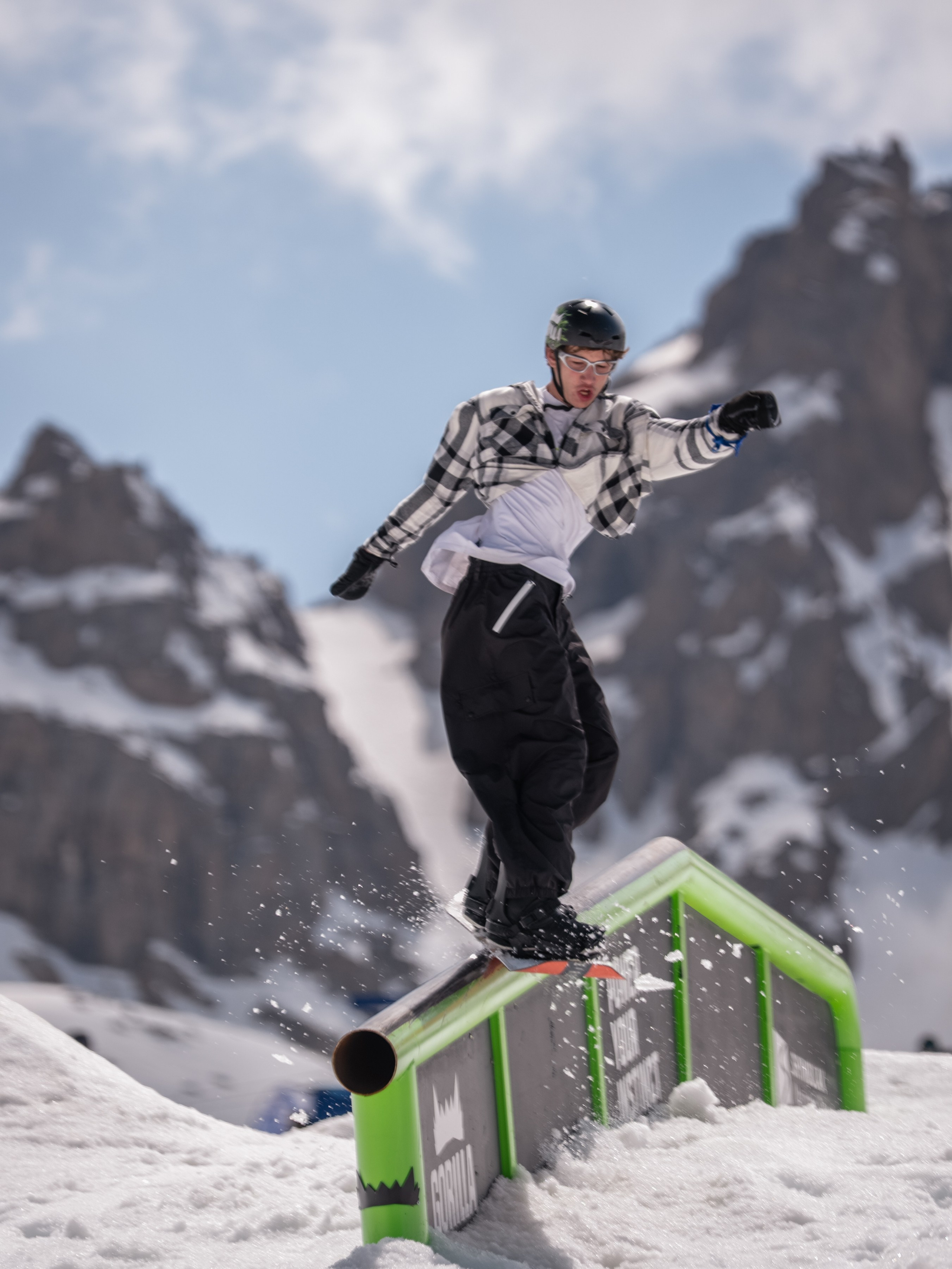 Gorilla IMBA CAMP 2026. Сайт Алматинского НЮ АРТ, будуар и фэшн фотографа Дениса Карпенко