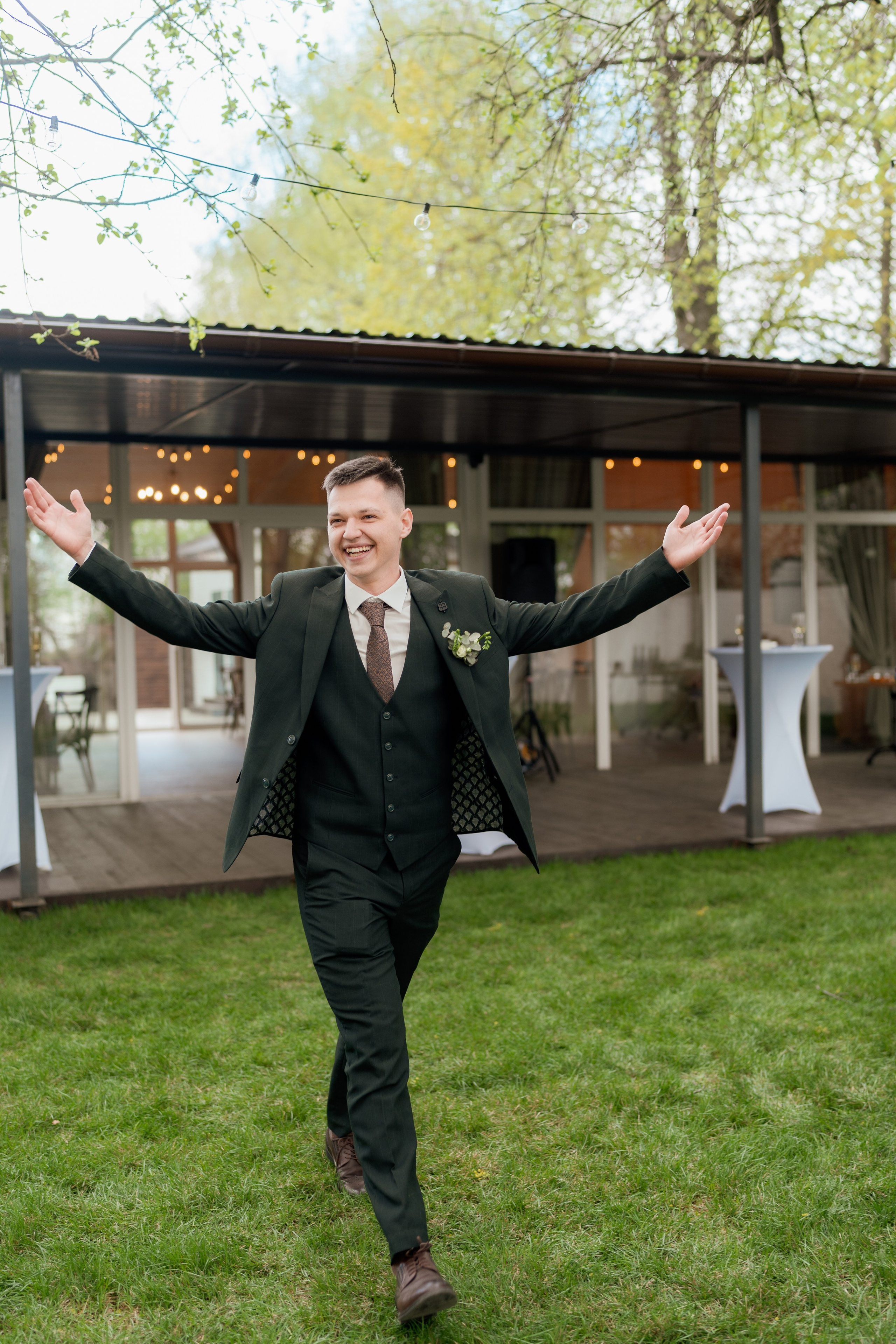 Алиса и Влад. Полный свадебный день (утро, усадьба, прогулка, выездная регистрация, банкет). Дата съемки 26.04.2025. Свадебный фотограф Москва