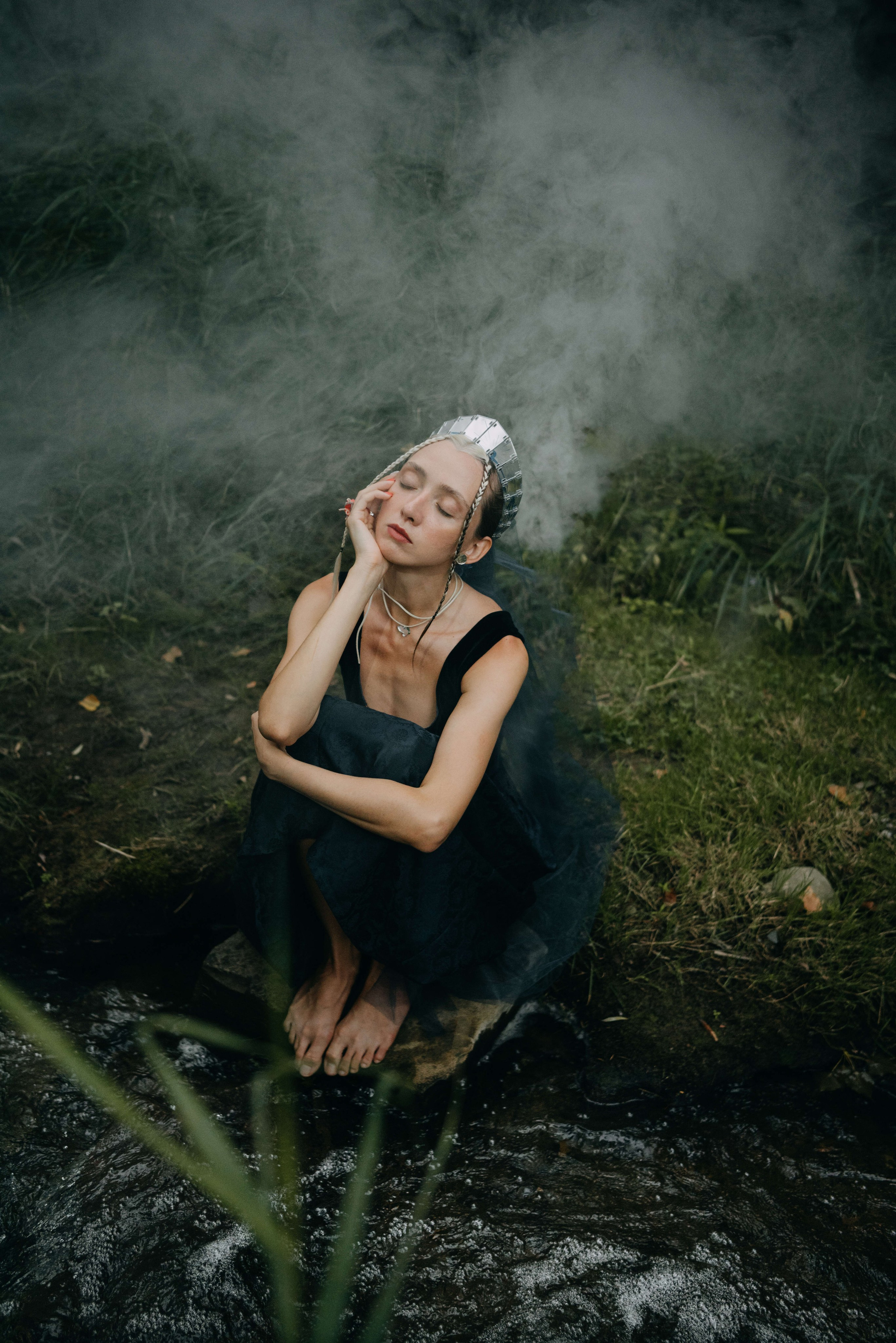 Съемка для бренда славянских украшений в лесу. Портретный и свадебный фотограф в Тбилиси • xeniqo