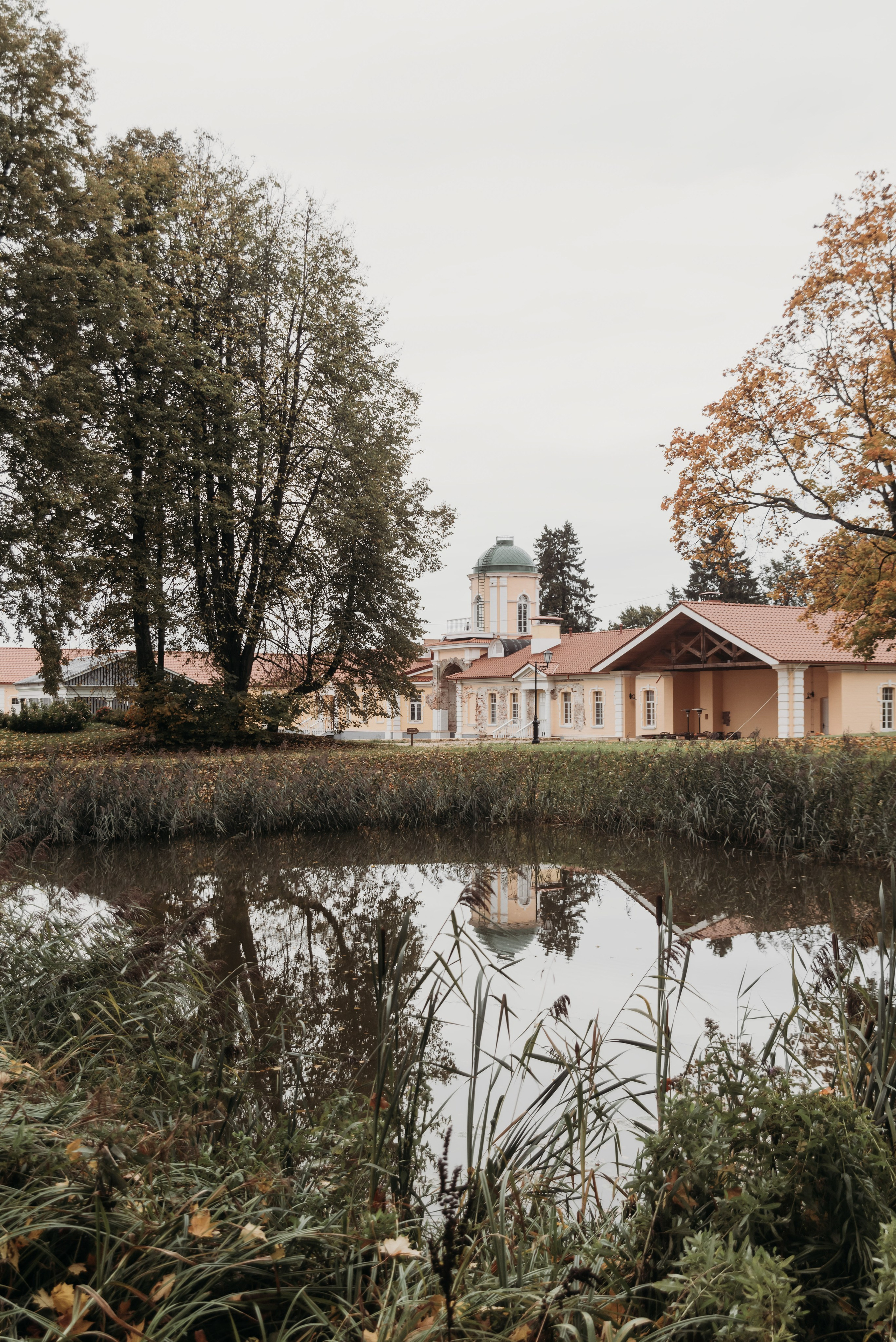 Свадебная фотосессия в Твери в красивой локации в замке в Московской области. Свадебный фотограф в Твери, Москве и Санкт-Петербурге Денисова Екатерина