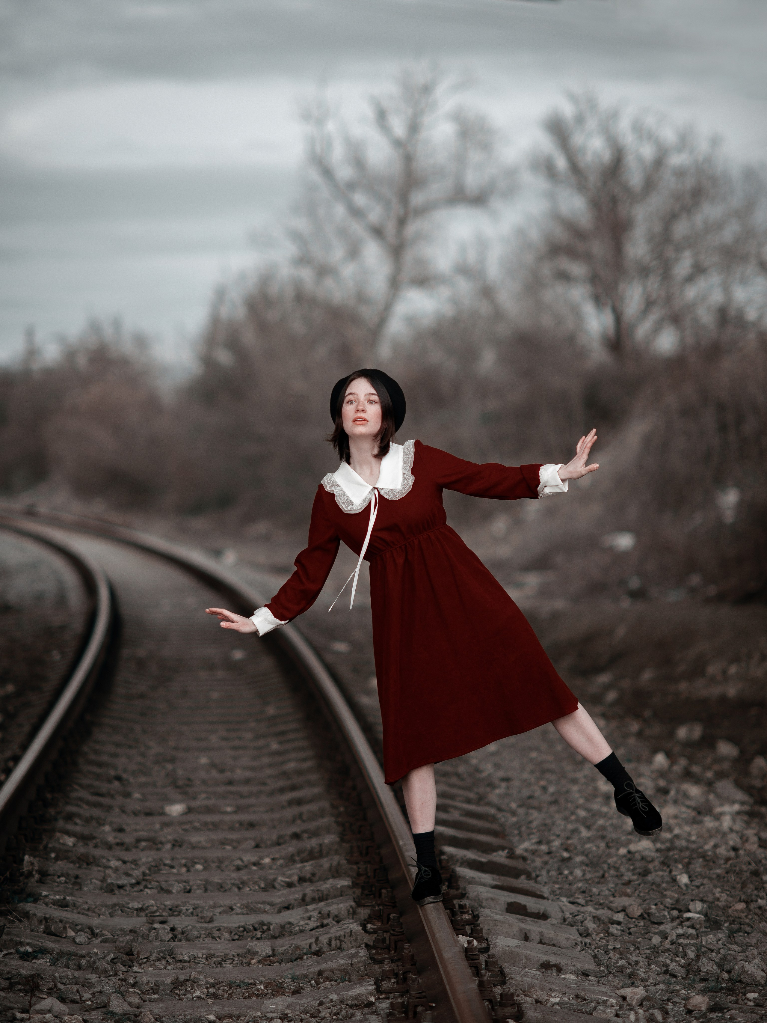 Винтажное бархатное платье с воротничком винного цвета напрокат в Севастополе