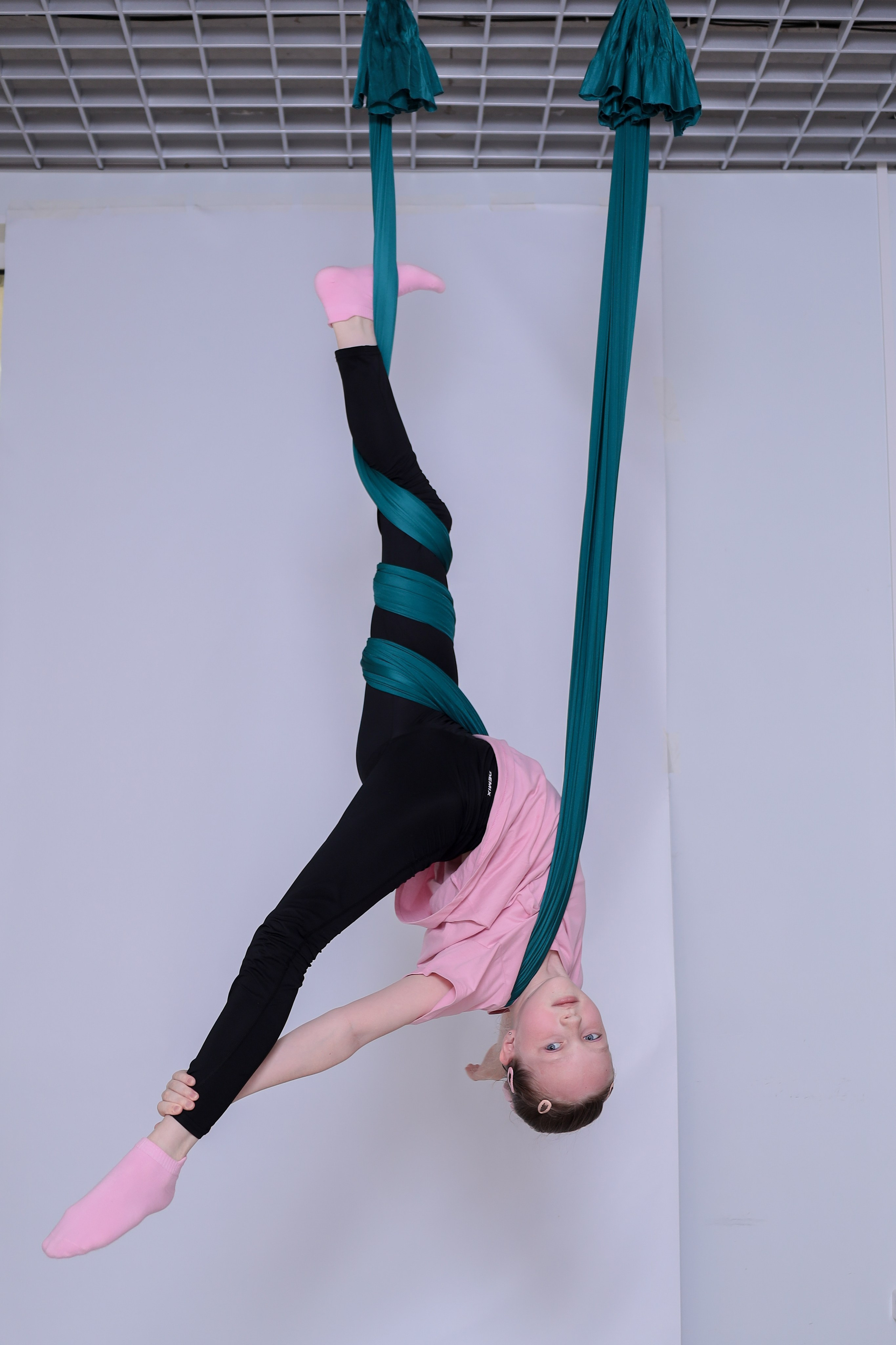 Детская аэройога. Фотограф Надршина Лилия