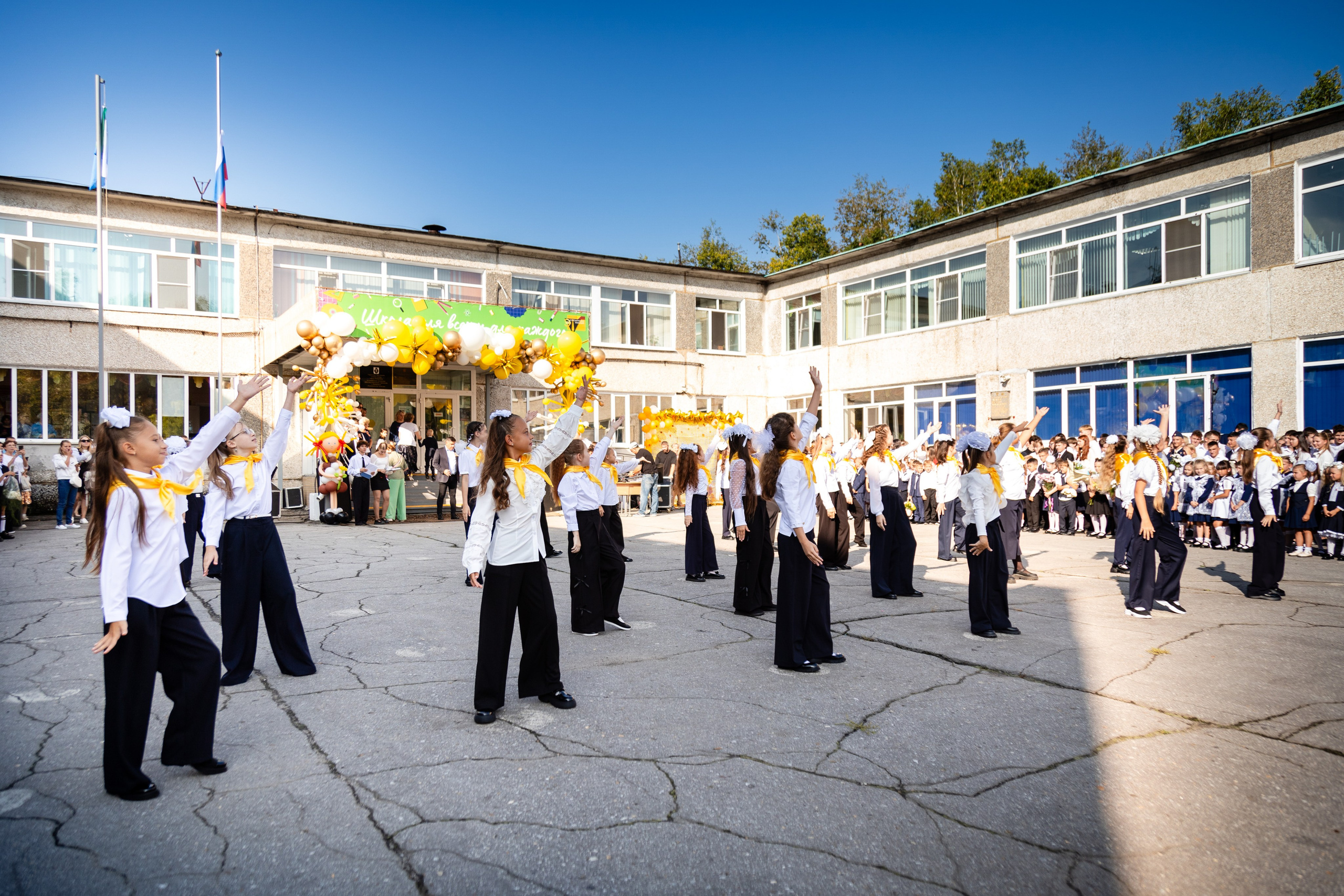 Гимназия № 50. Детский фотограф видеограф в Хабаровске Михаил Орлов