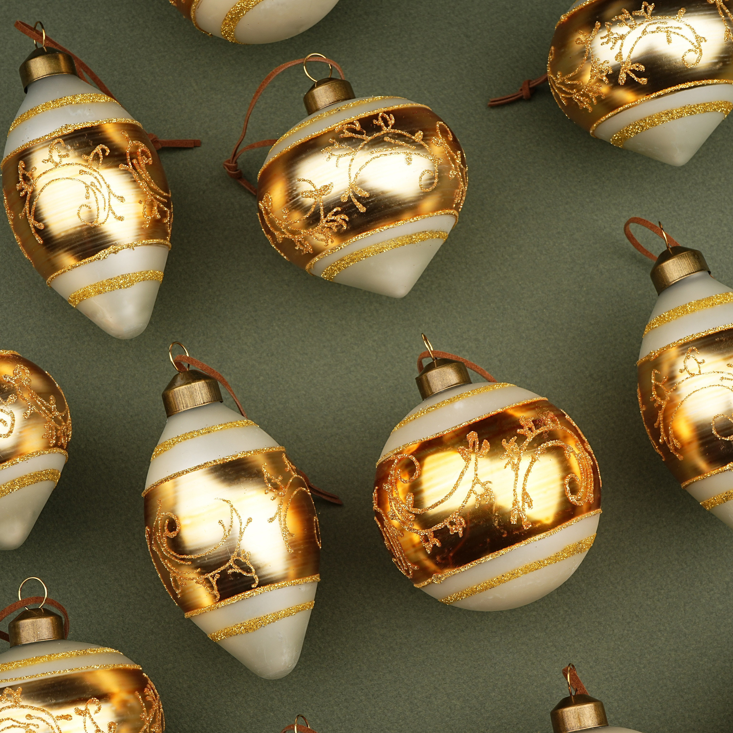 Елочные игрушки и шары. Профессиональный фотограф в Москве и МО