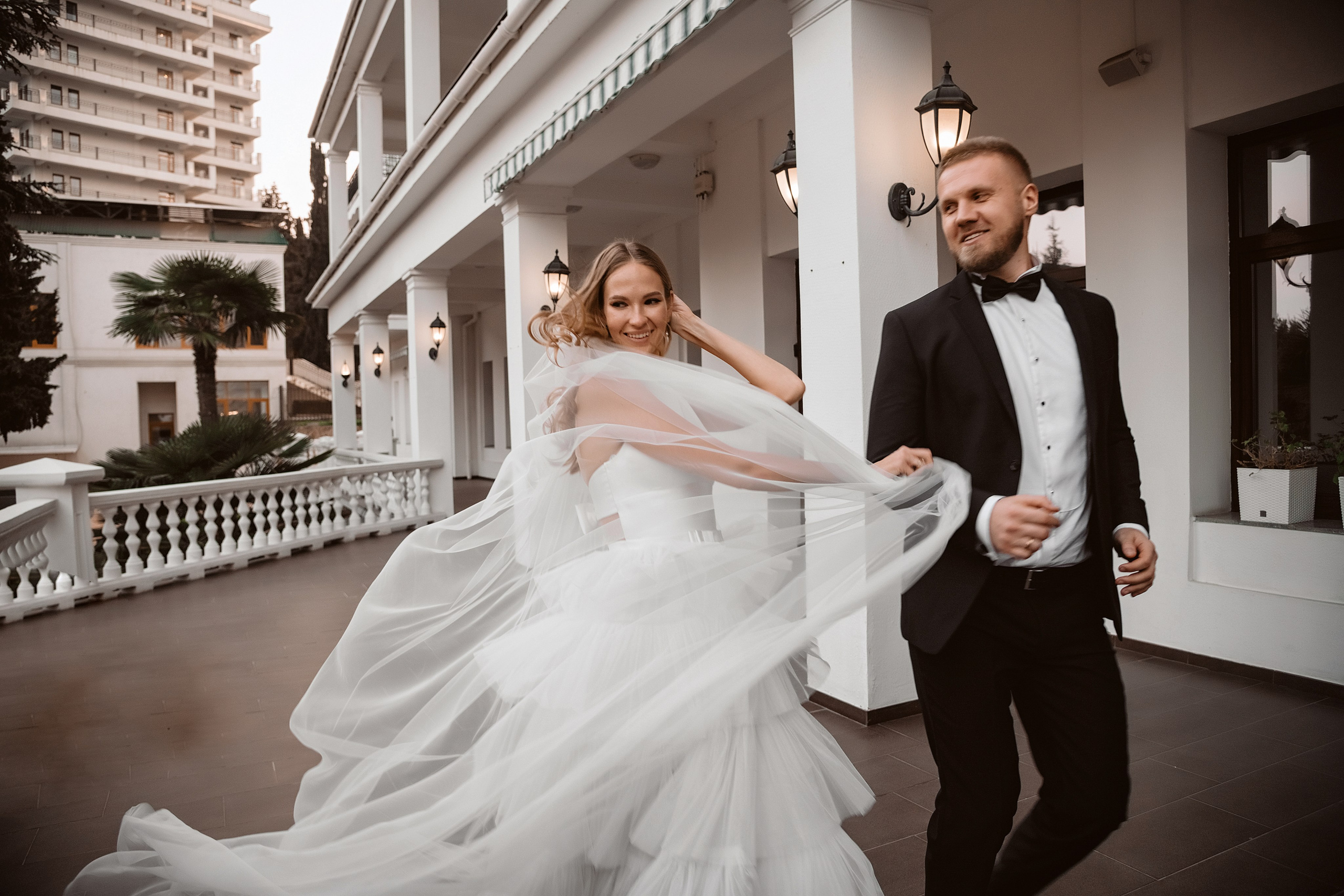 Свадебная фотосессия в отеле RIVIERA SUNRISE RESORT & SPA. Свадебный и семейный фотограф и видеограф, Крым, Москва, Санкт -Петербург