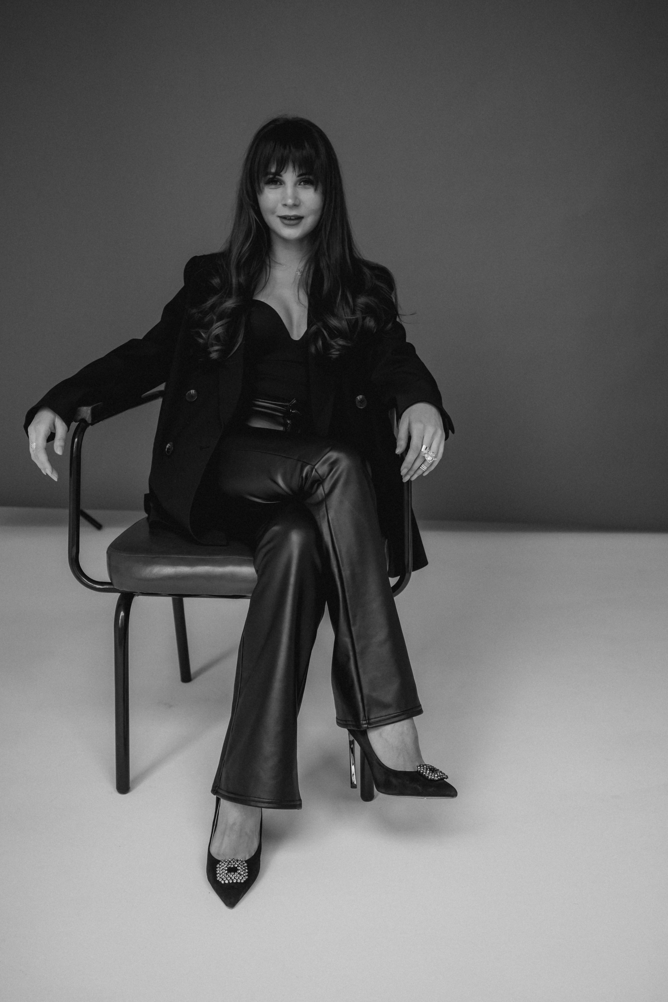 Оля в студии. Фотограф в Москве (готова приехать к вам в город)