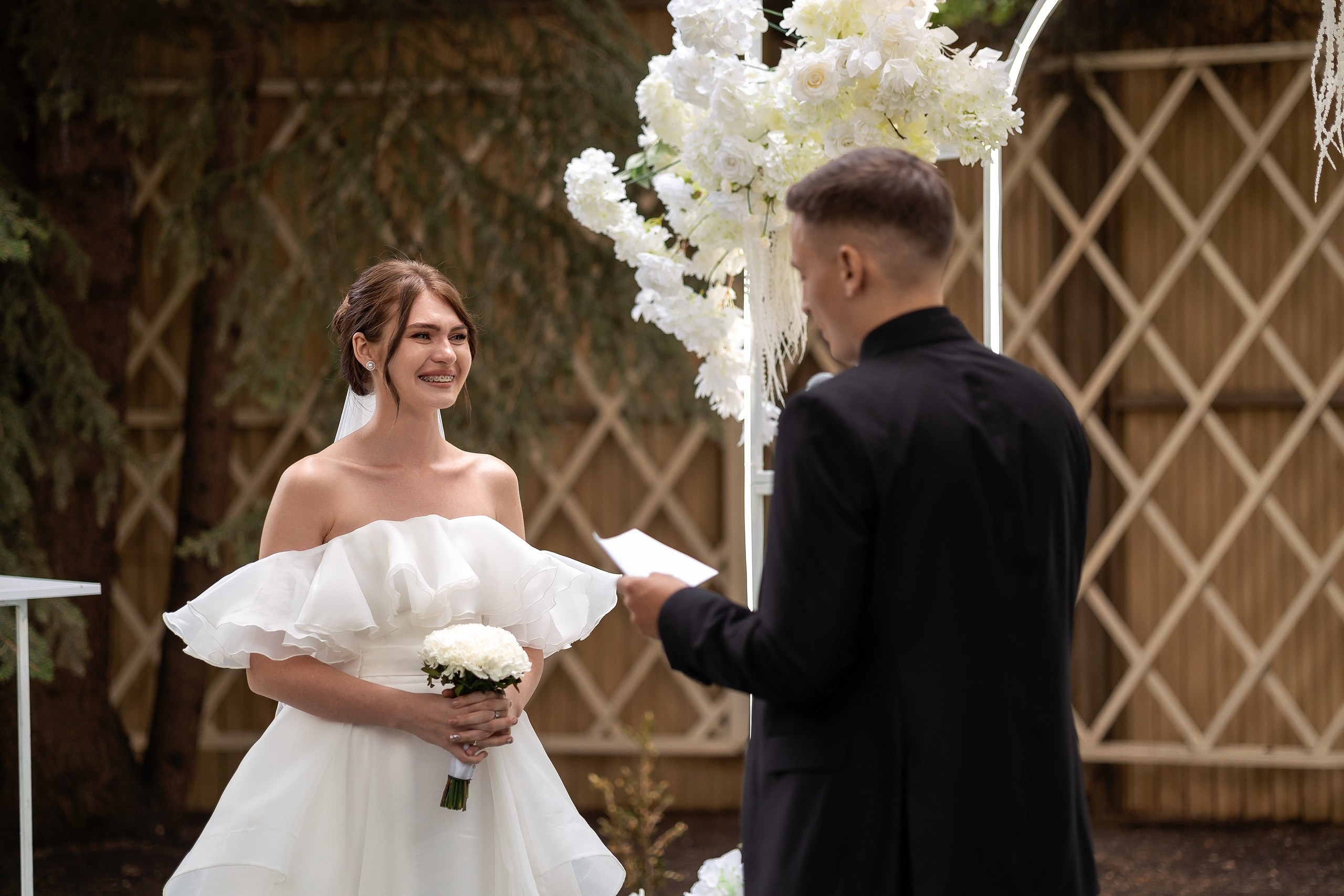 Что лучше: ЗАГС или выездная церемония в Самаре?