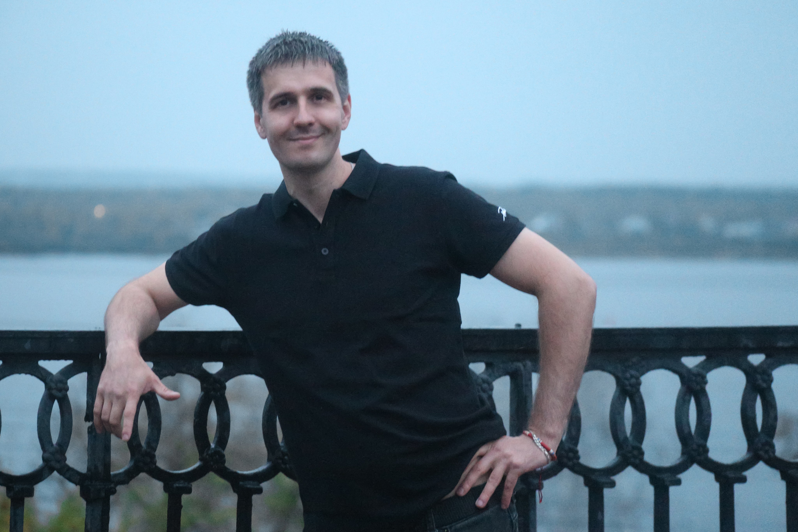 Дмитрий в городе. Фотограф Пермь. Фотосессия в фотостудии Перми и на свежем воздухе