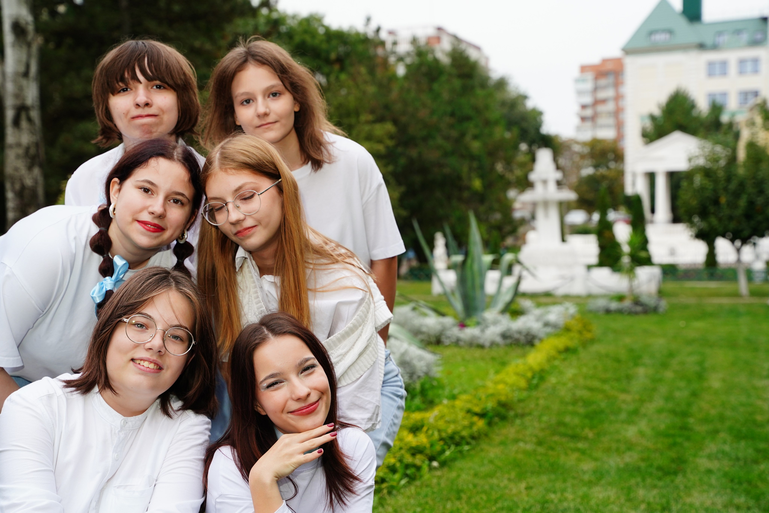 Парк Горького _бело-голубые оттенки старшая школа. MEMENTO.Выпускные альбомы, школьные, юбилейные и другие книги. Ростов-на-Дону