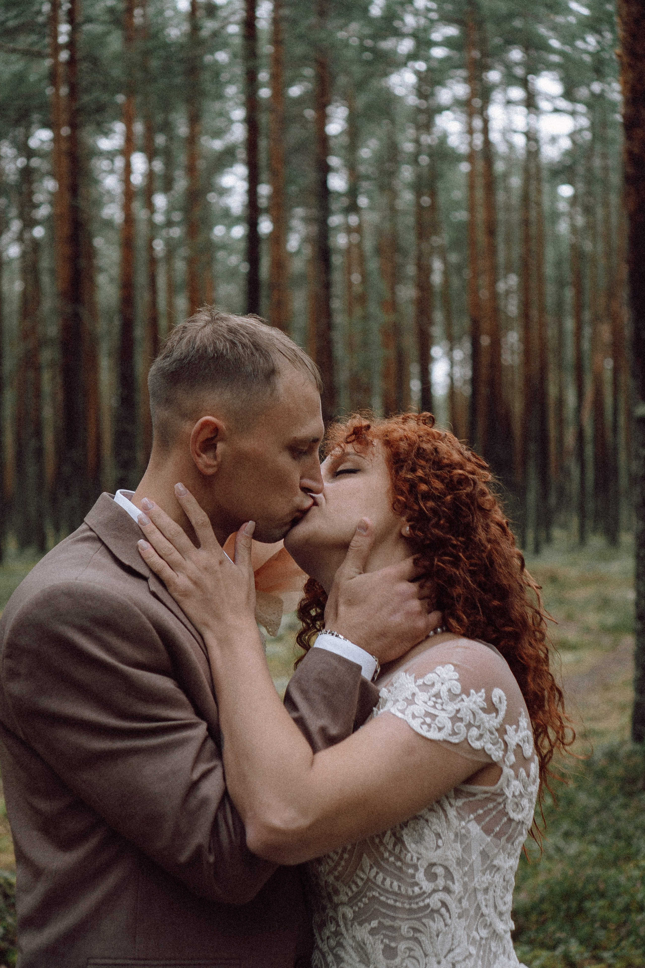 СВАДЕБНАЯ ФОТОСЕССИИЯ ПАРЫ В ГОРОДЕ ПРИОЗЕРСК В СОСНОВОМ ЛЕСУ И С ПИКАПОМ. Профессиональный фотограф, Санкт-Петербург — Виктория Богомолова
